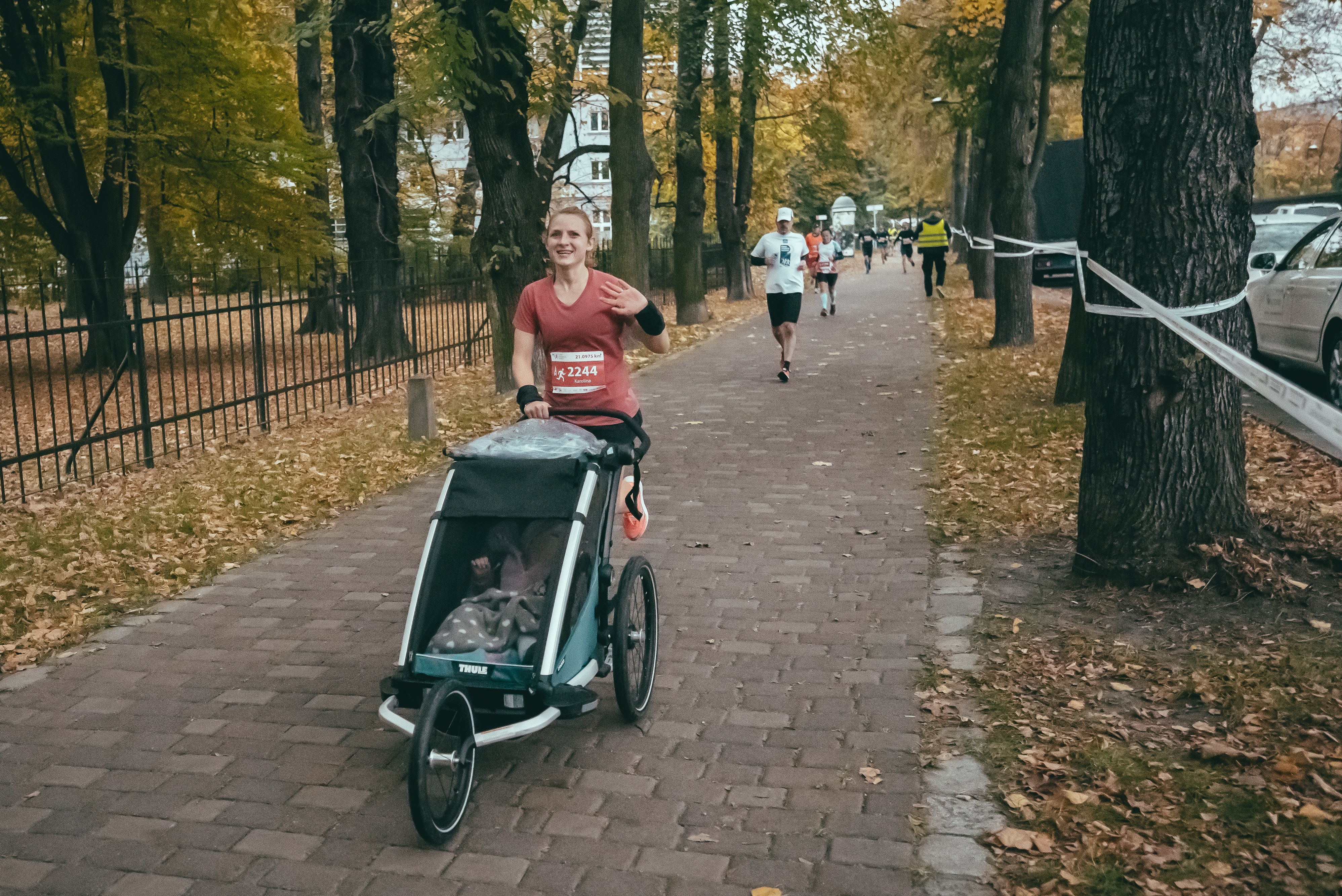 Fot. M. Baranowski/ UM w Gliwicach Mama biegnąca z dzieckiem w wózku