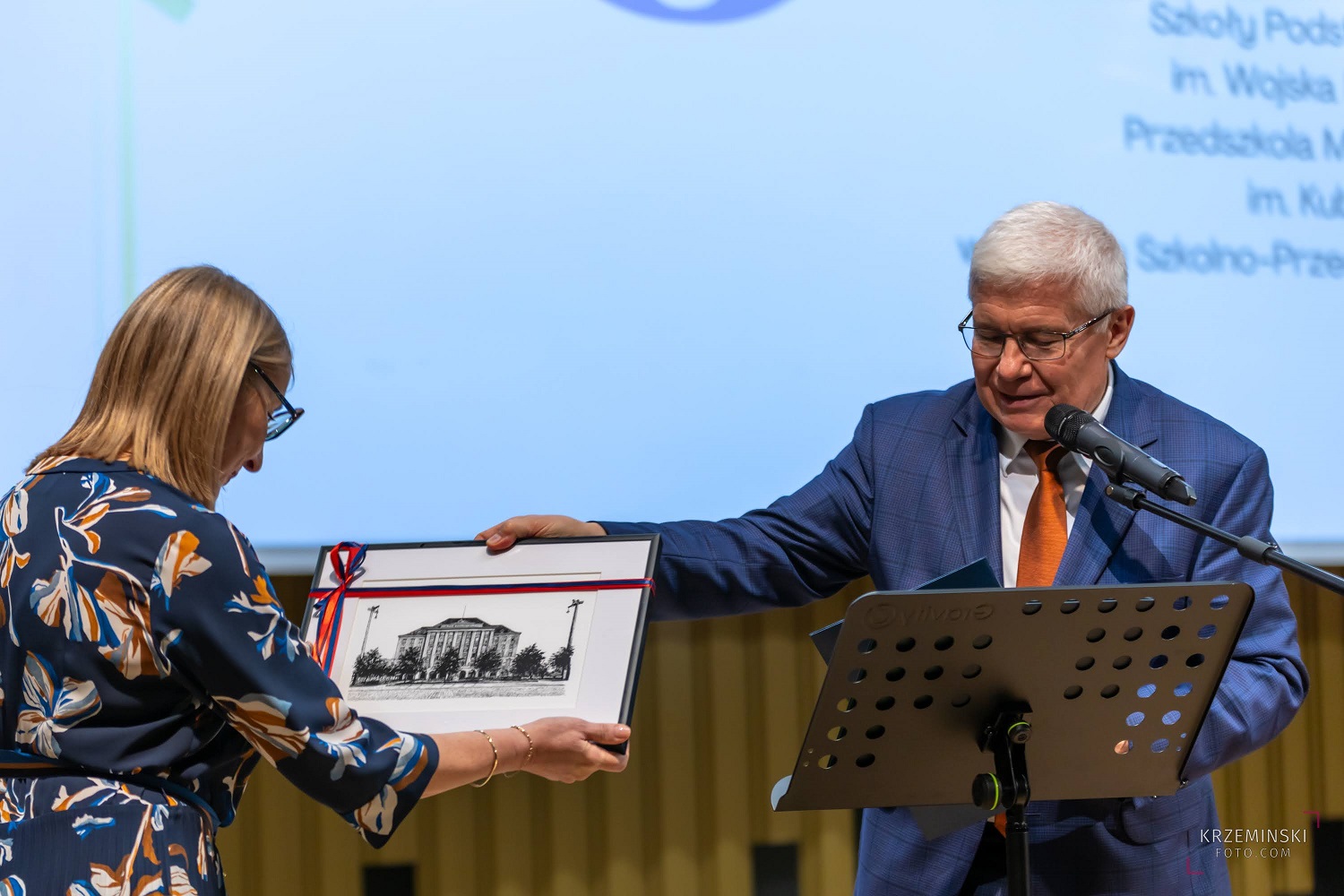 Fot. K.Krzemiński prezydent Gliwic Adam Neumann i dyrektor SP 32