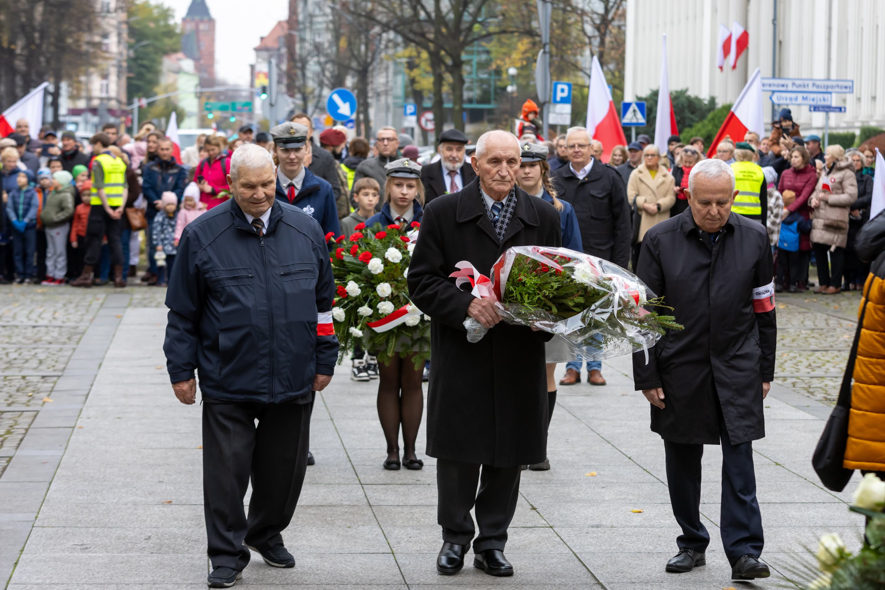 Fot. K. Krzemiński/krzeminskifoto.com Sybiracy składający kwiaty