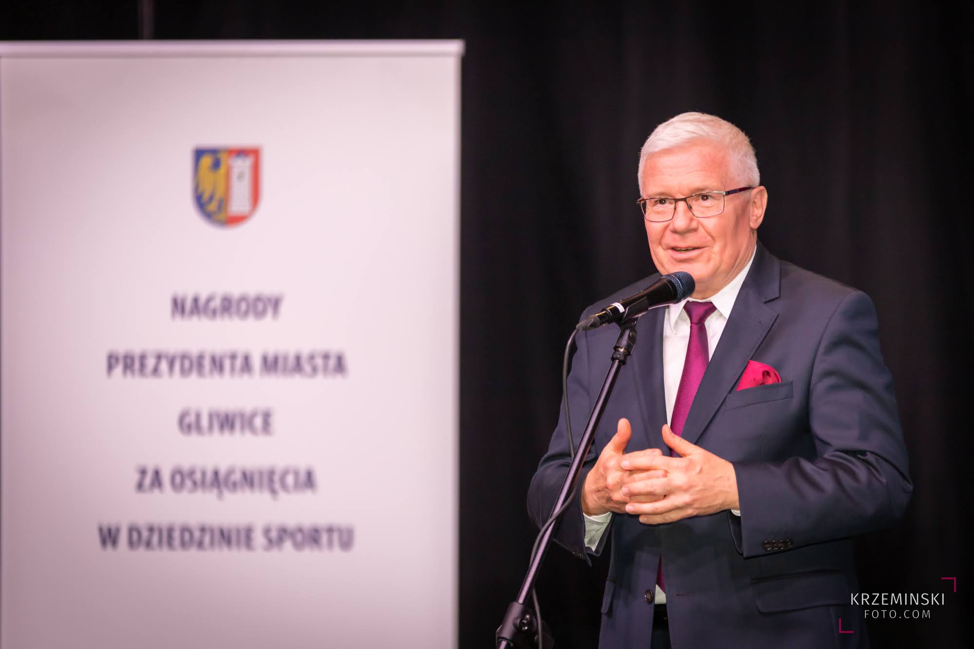 Fot. K. Krzemiński/ krzeminskifoto.com Prezydent Gliwic przemawiający do zebranych gości
