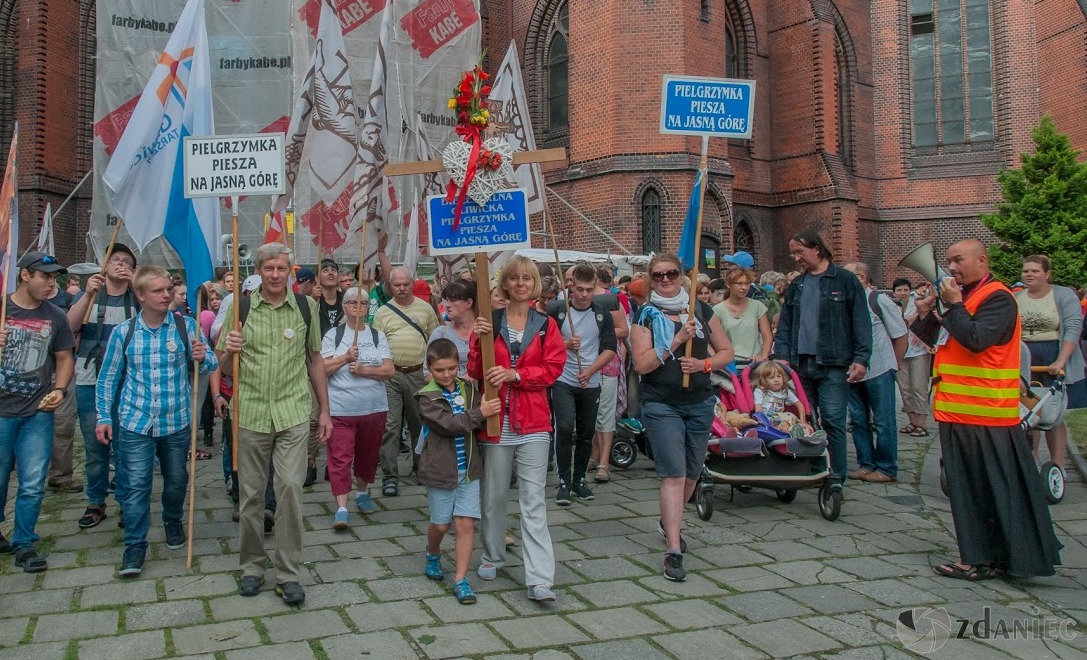 Pielgrzymi wyruszyli (fot. Z.Daniec) Pielgrzymi wyruszyli