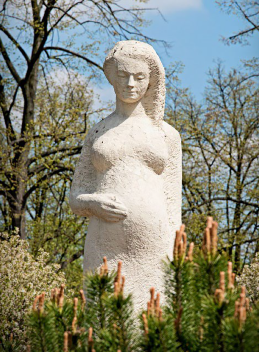 rzeżba kobiety w ciąży