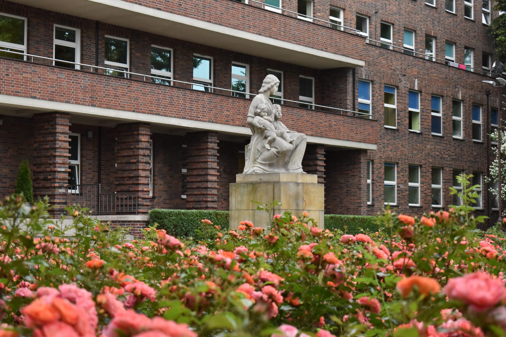 «Материнство» (Hans Dammann)