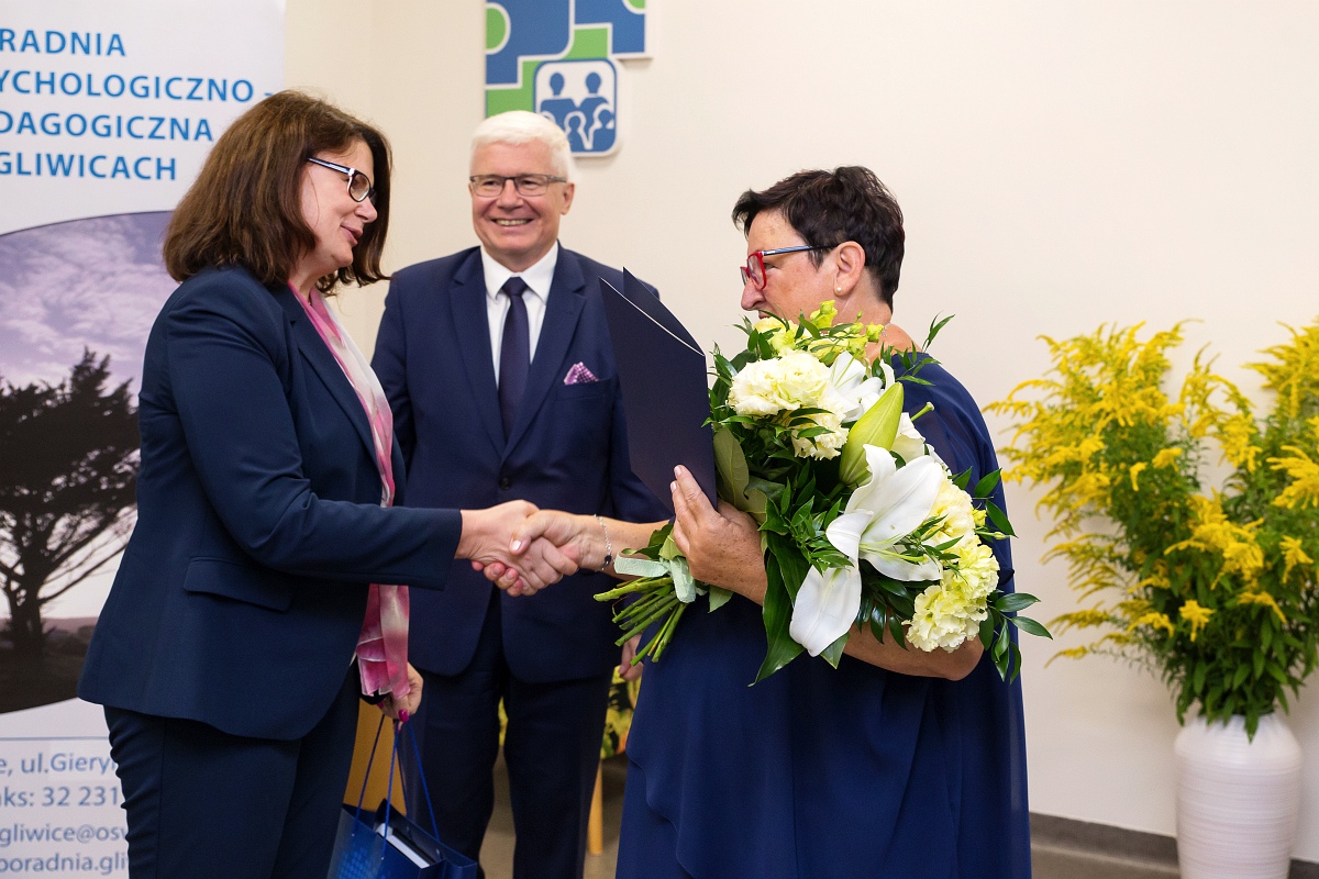 Podziękowanie za wieloletnią pracę na rzecz gliwickiej oświaty Jolancie Winkler – wieloletniemu dyrektorowi Szkoły Podstawowej nr 10 w Gliwicach, a następnie Zespołu Szkolno-Przedszkolnego nr 7. Spotkanie z okazji Inauguracji Roku Szkolnego 2020/2021