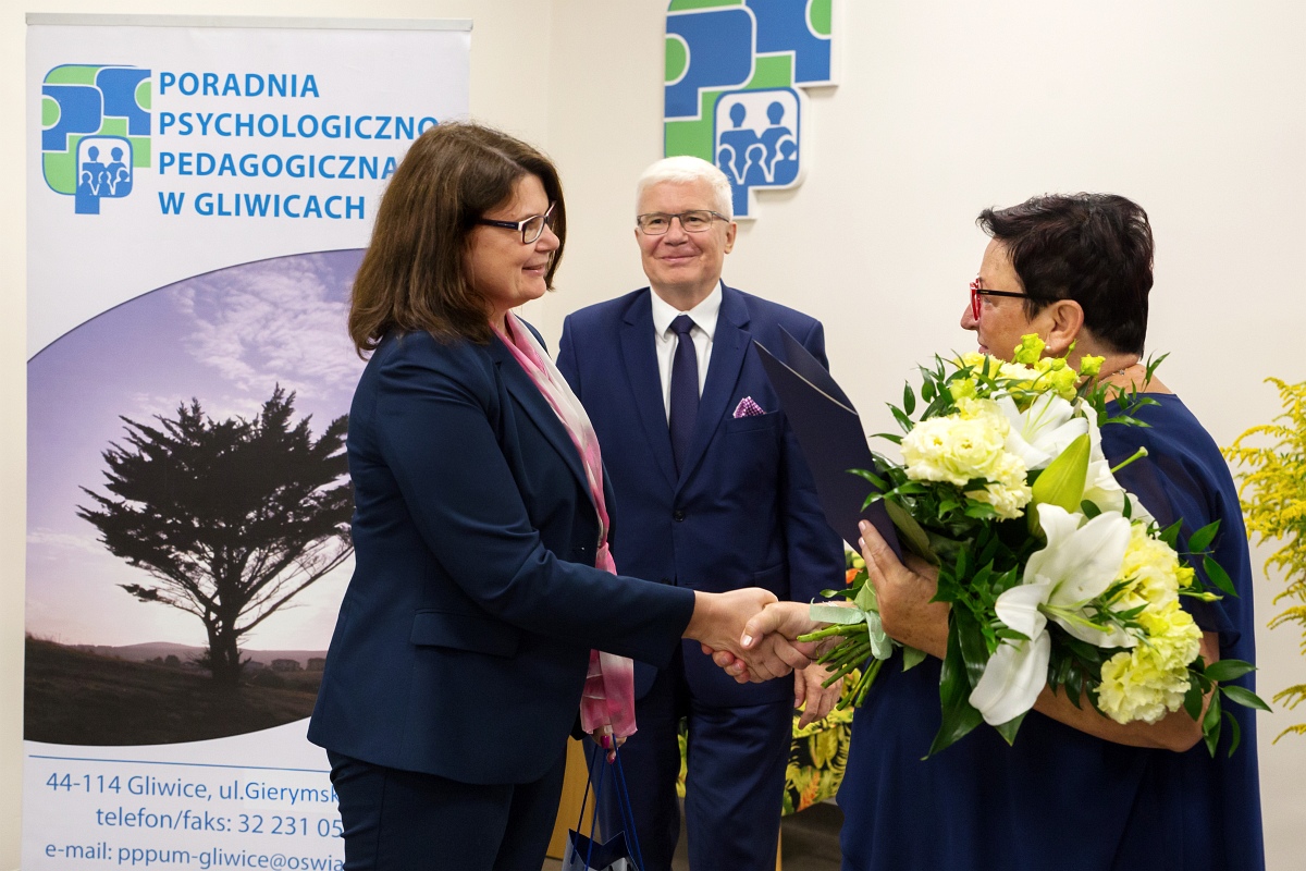 Podziękowanie za wieloletnią pracę na rzecz gliwickiej oświaty Jolancie Winkler – wieloletniemu dyrektorowi Szkoły Podstawowej nr 10 w Gliwicach, a następnie Zespołu Szkolno-Przedszkolnego nr 7. Spotkanie z okazji Inauguracji Roku Szkolnego 2020/2021