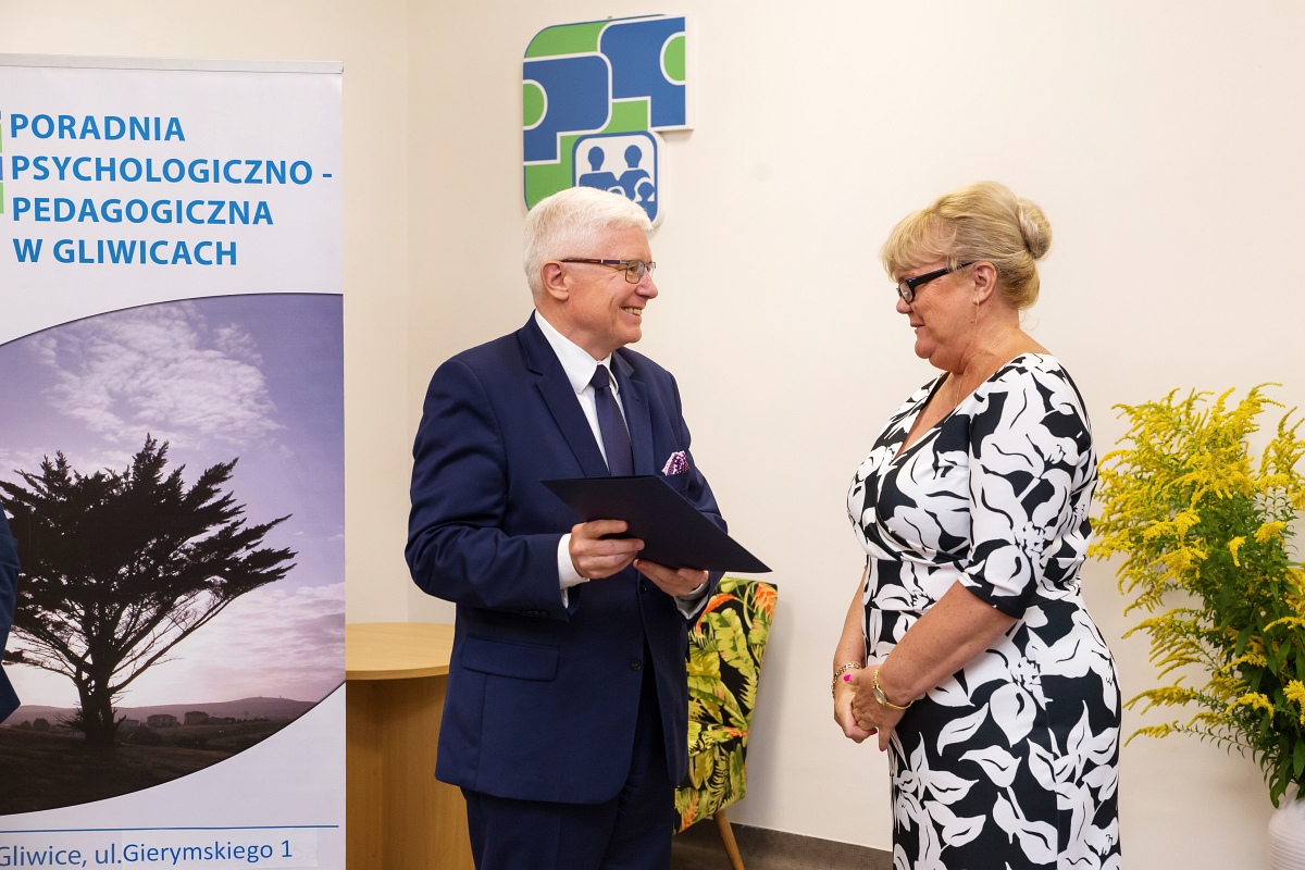 Podziękowanie za wieloletnią pracę na rzecz gliwickiej oświaty Grażynie Wach, która pełniła funkcje dyrektora Szkoły Podstawowej nr 28 w Gliwicach. Spotkanie z okazji Inauguracji Roku Szkolnego 2020/2021