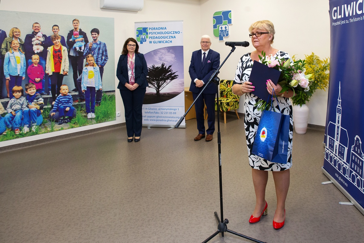 Podziękowanie za wieloletnią pracę na rzecz gliwickiej oświaty Grażynie Wach, która pełniła funkcje dyrektora Szkoły Podstawowej nr 28 w Gliwicach. Spotkanie z okazji Inauguracji Roku Szkolnego 2020/2021