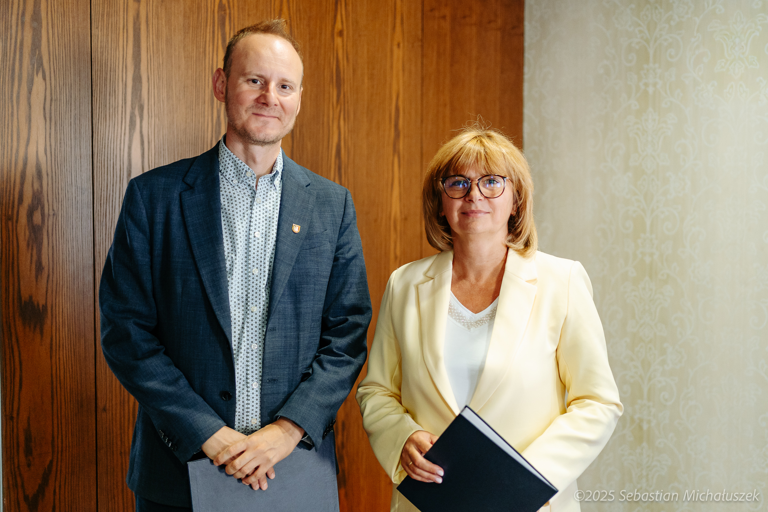 Pan Łukasz Gorczyński - Zastępca Prezydenta Miasta Gliwice i Pani Barbara Gzik - Dyrektor Wydziału Edukacji