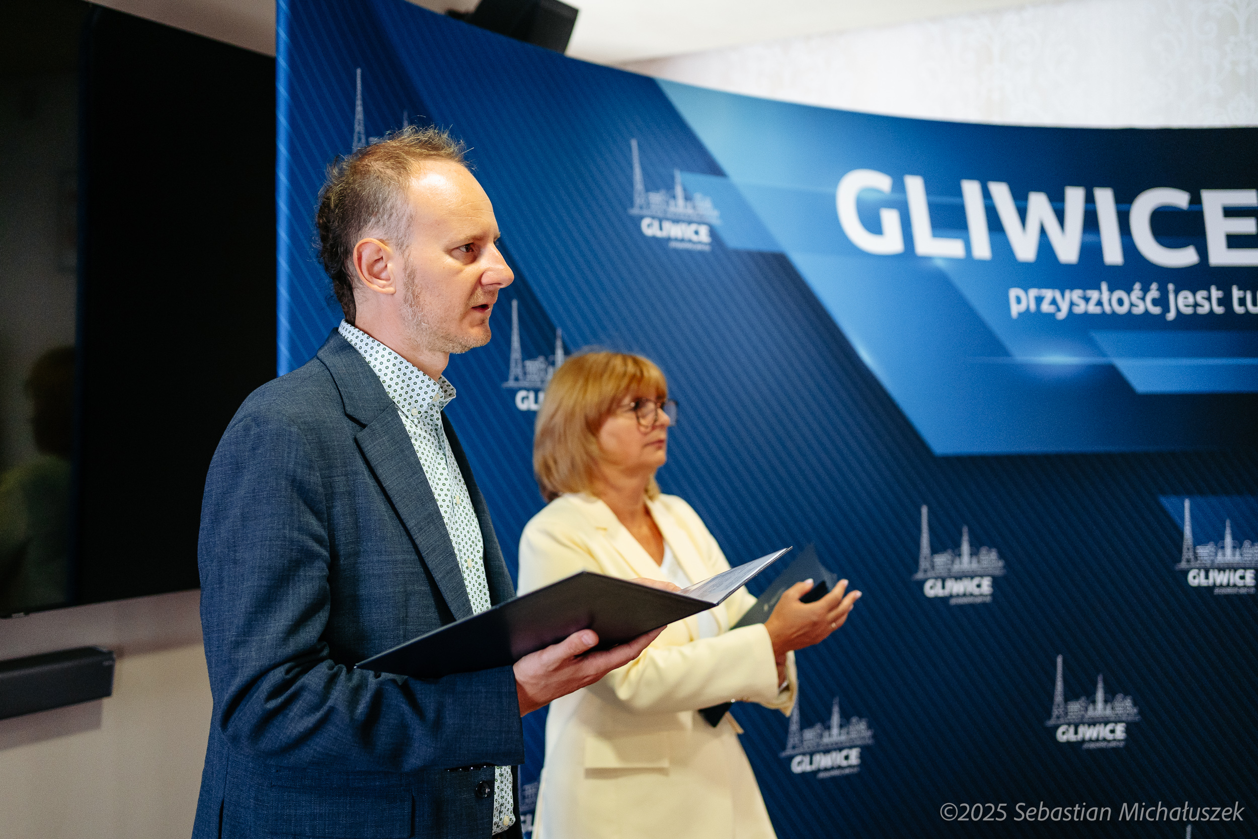 Pan Łukasz Gorczyński - Zastępca Prezydenta Miasta Gliwice i Pani Barbara Gzik - Dyrektor Wydziału Edukacji