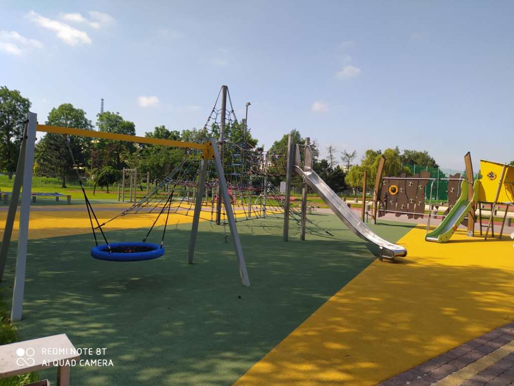 ZSP4 - boiska i plac zabaw ZSP4 - boiska i plac zabaw