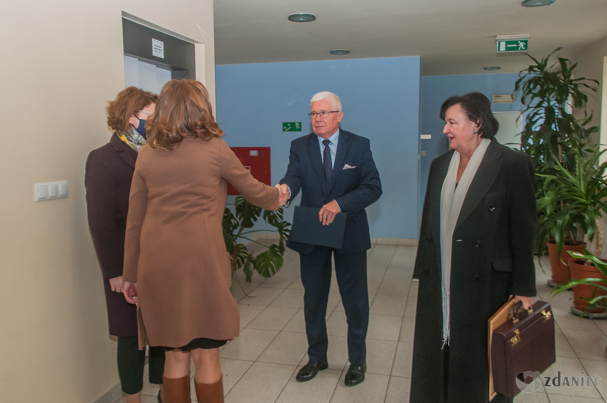 Uroczystość nadania imienia Tadeusza Różewicza Szkole Podstawowej nr 23 w Gliwicach foto: Z. Daniec Uroczystość nadania imienia Tadeusza Różewicza Szkole Podstawowej nr 23 w Gliwicach foto: Z. Daniec