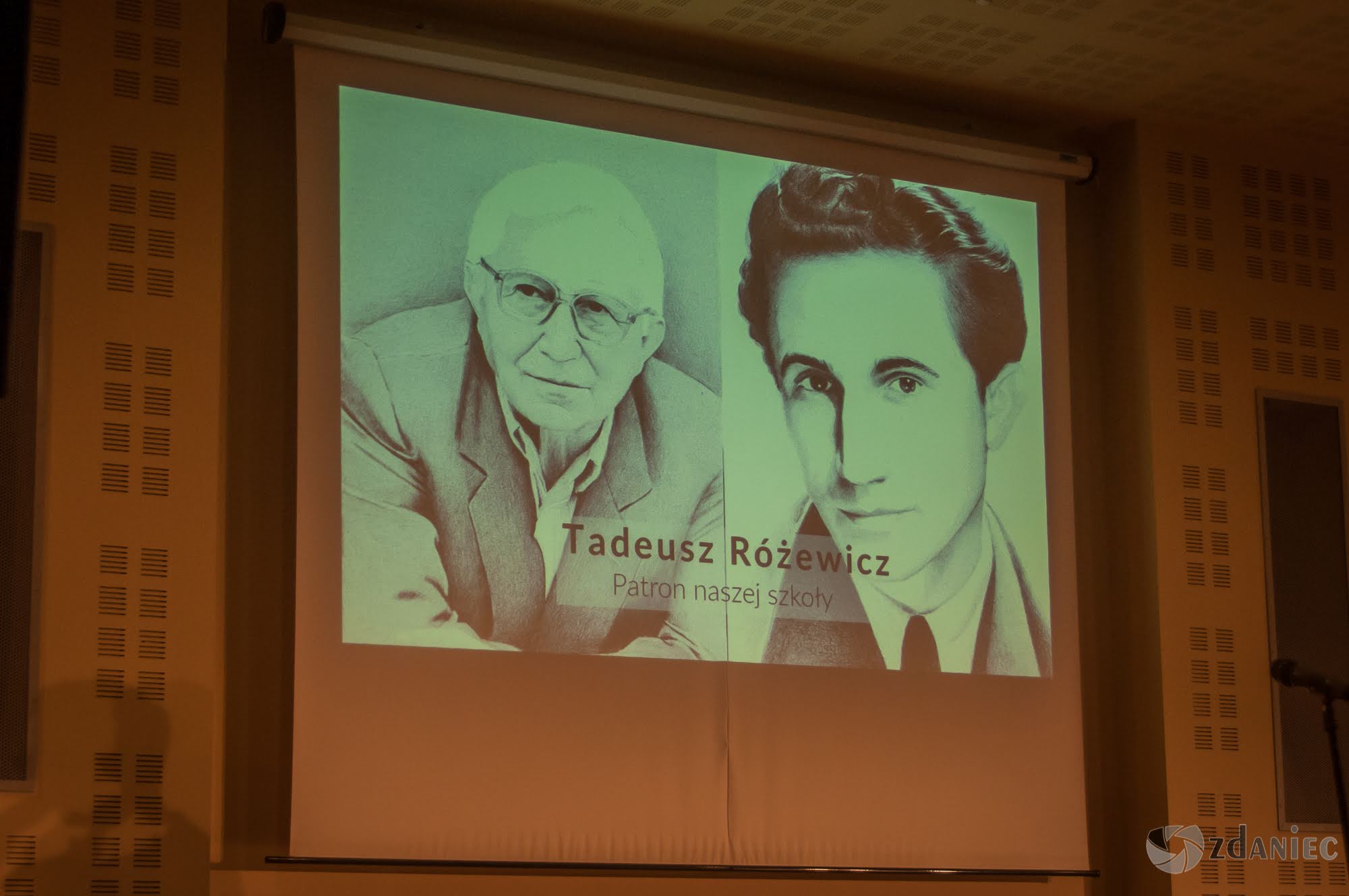 Uroczystość nadania imienia Tadeusza Różewicza Szkole Podstawowej nr 23 w Gliwicach foto: Z. Daniec Uroczystość nadania imienia Tadeusza Różewicza Szkole Podstawowej nr 23 w Gliwicach foto: Z. Daniec