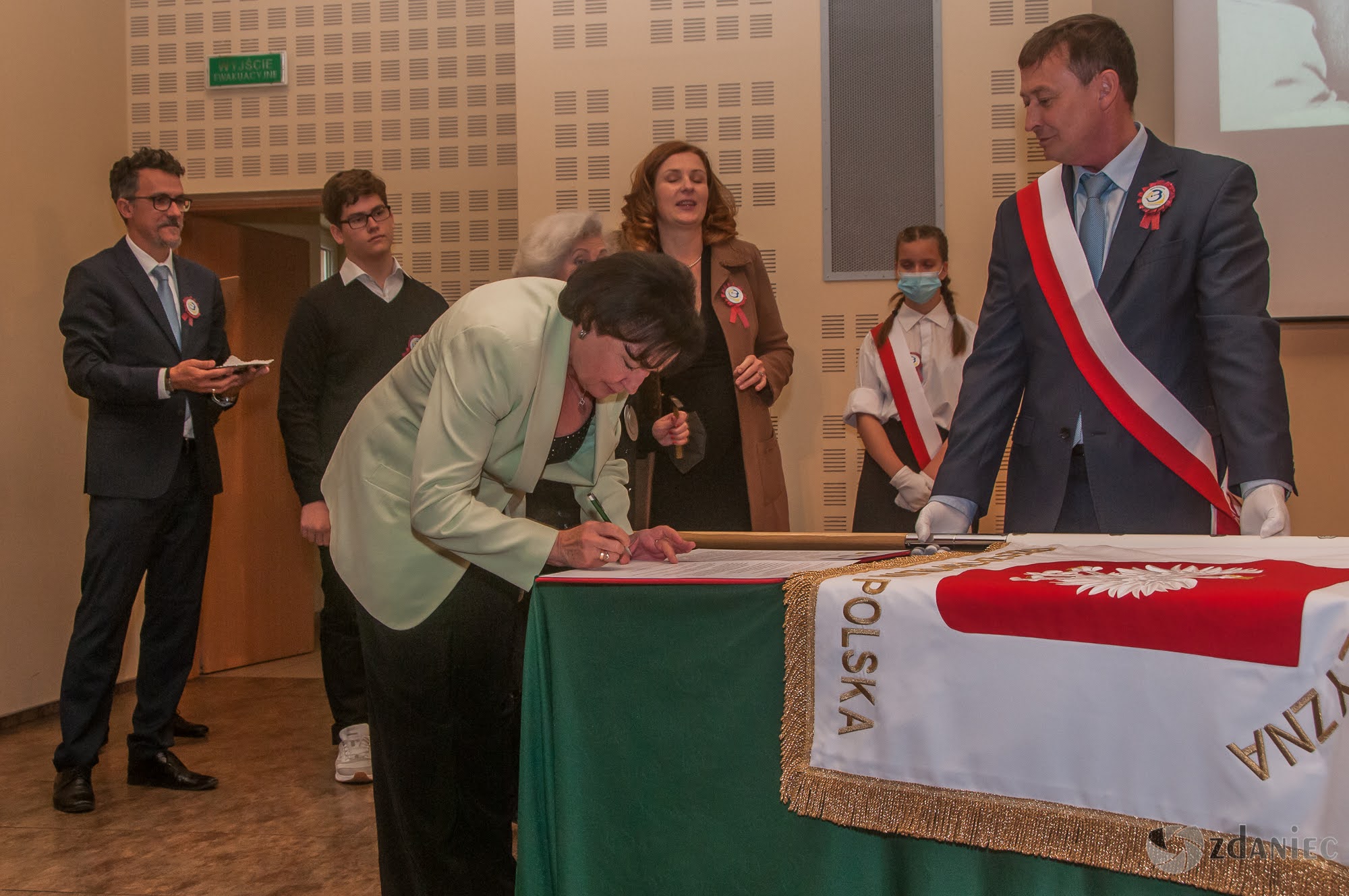 Uroczystość nadania imienia Tadeusza Różewicza Szkole Podstawowej nr 23 w Gliwicach foto: Z. Daniec Uroczystość nadania imienia Tadeusza Różewicza Szkole Podstawowej nr 23 w Gliwicach foto: Z. Daniec