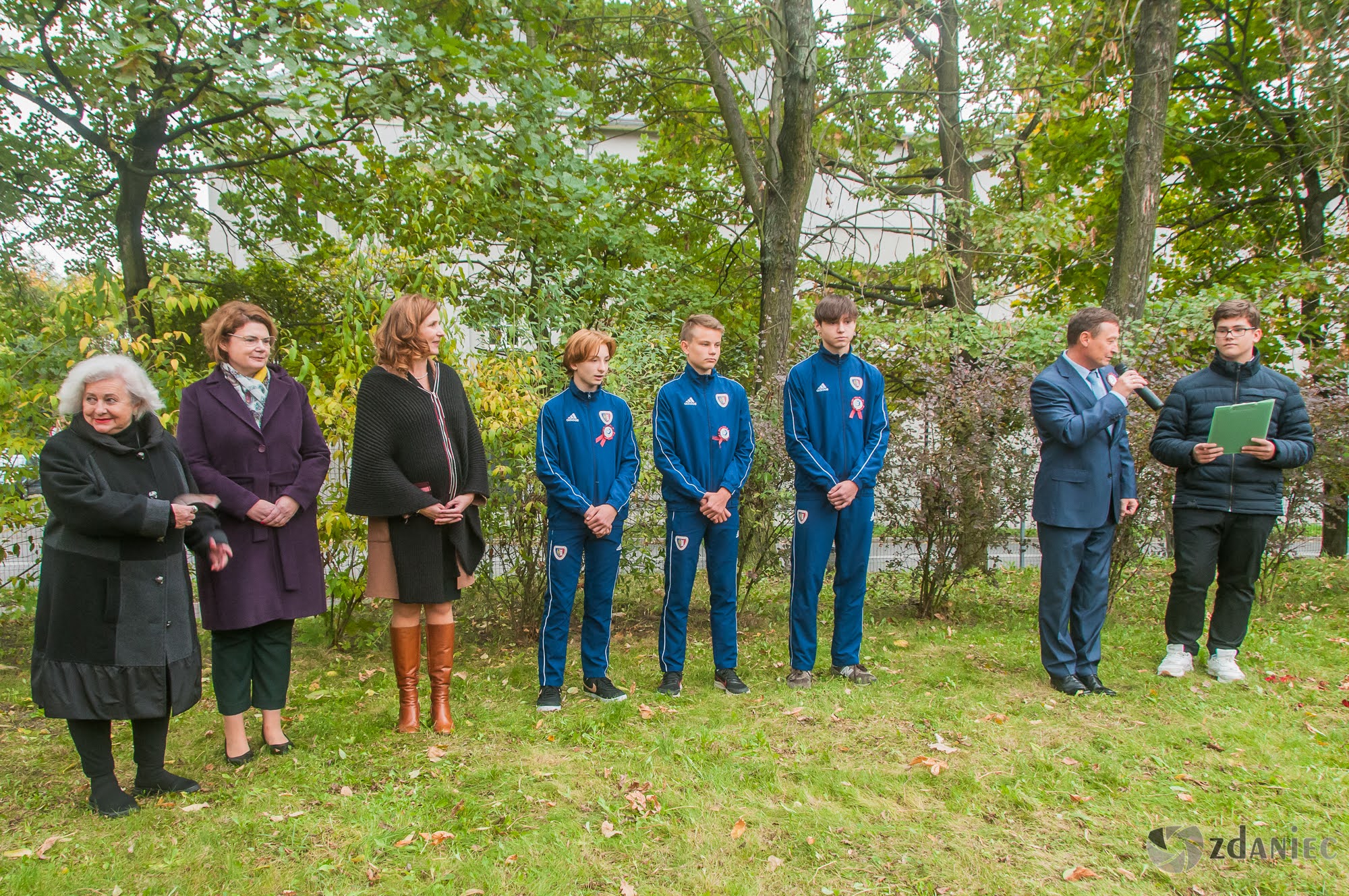 Uroczystość nadania imienia Tadeusza Różewicza Szkole Podstawowej nr 23 w Gliwicach foto: Z. Daniec Uroczystość nadania imienia Tadeusza Różewicza Szkole Podstawowej nr 23 w Gliwicach foto: Z. Daniec