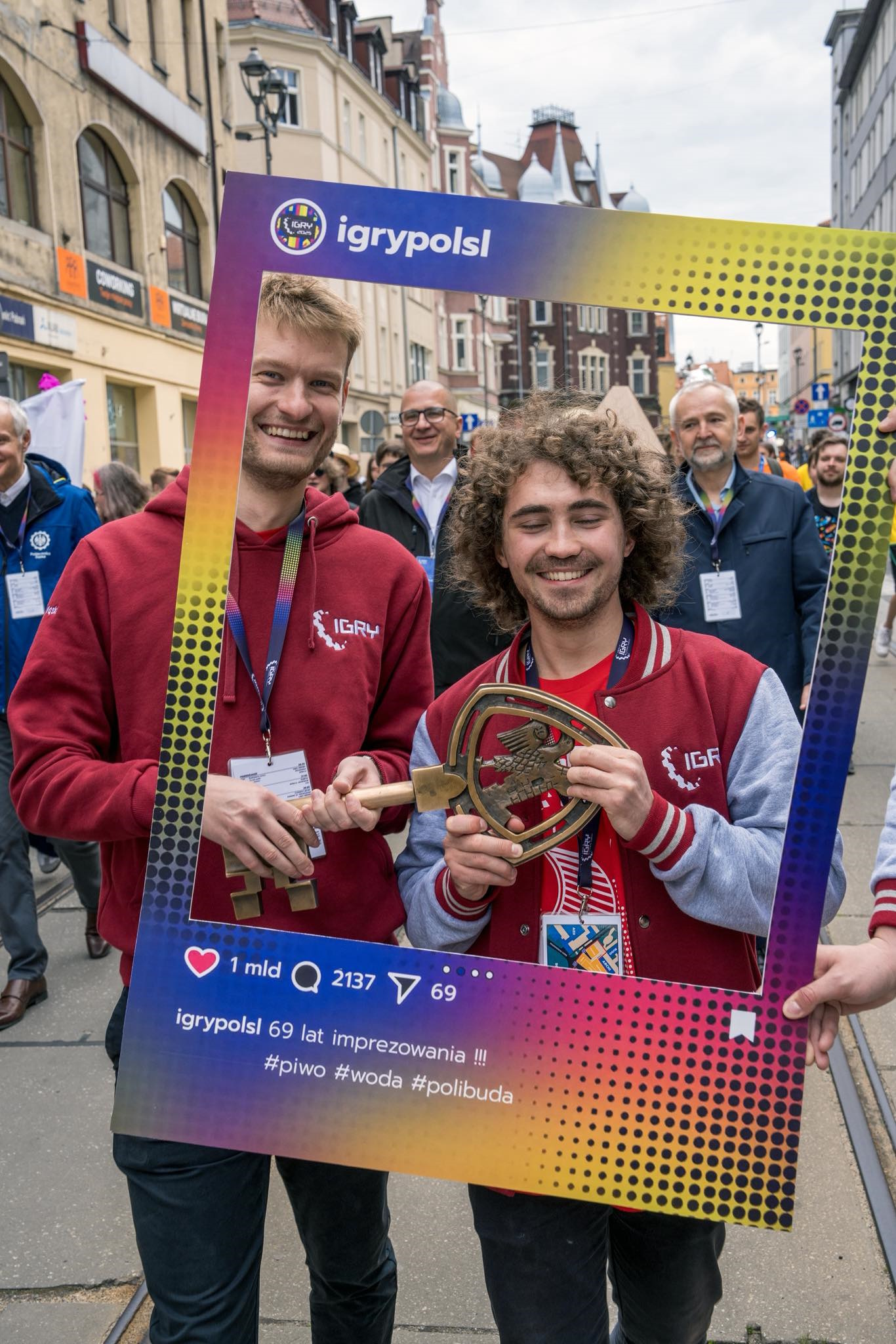 Fot. G. Ożga/UM w Gliwicach Dwóch studentów z kolorową ramką
