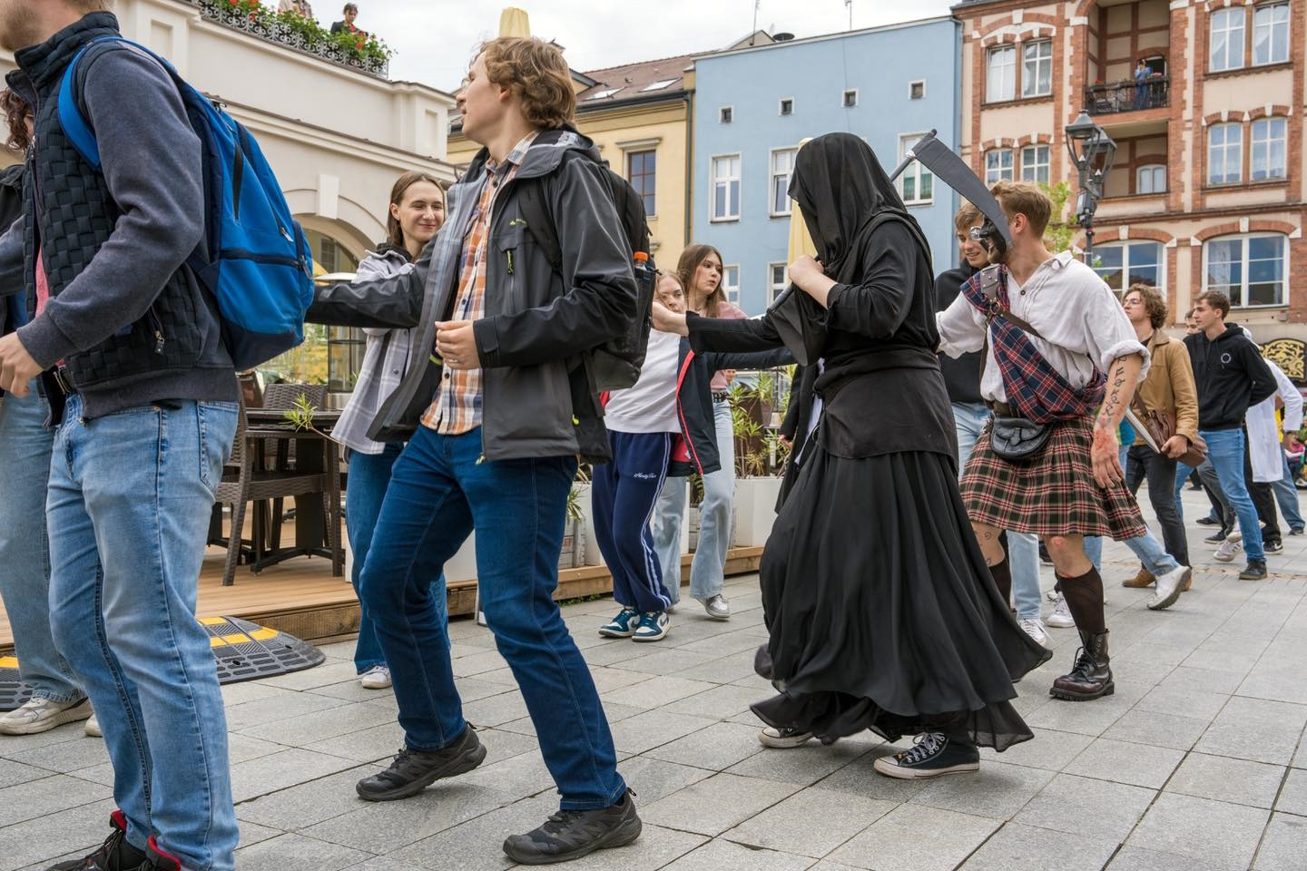 Fot. G. Ożga/UM w Gliwicach Studenci w strojach tańczą Belgijkę na Rynku