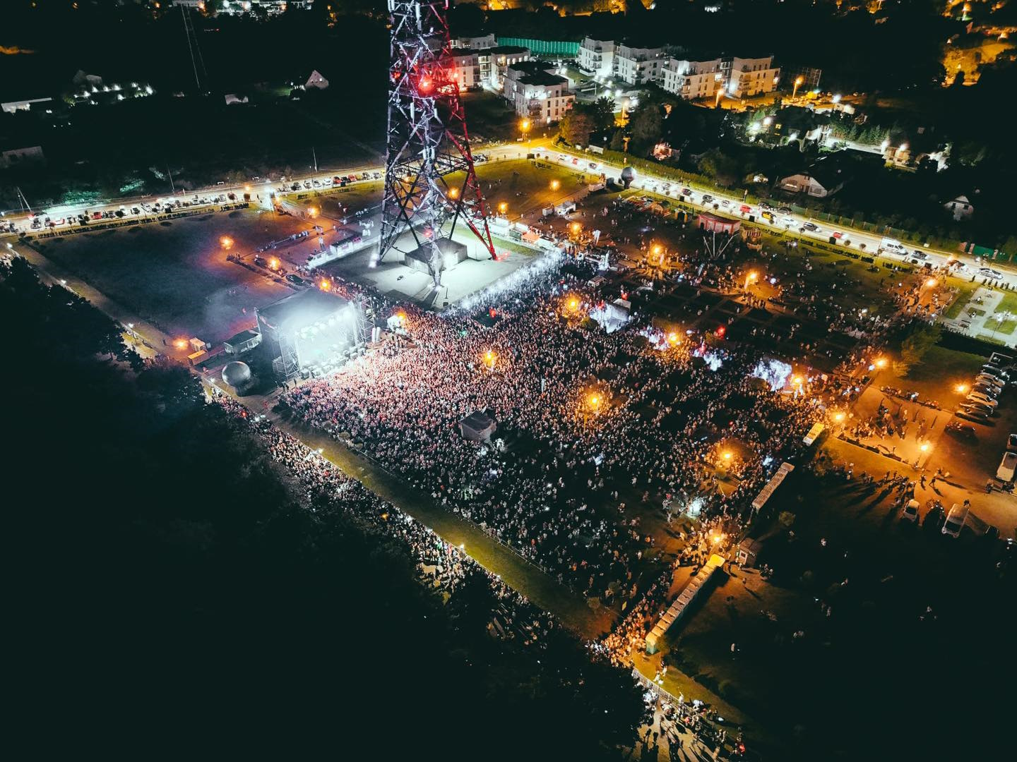 Tłum przed sceną
