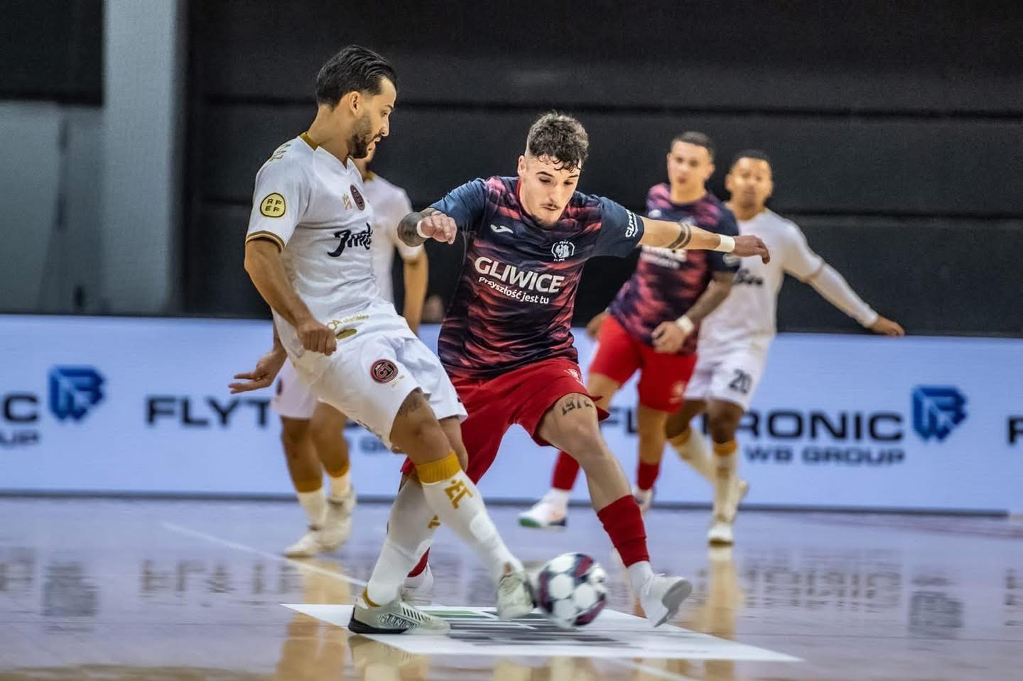 mężczyźni, piłka