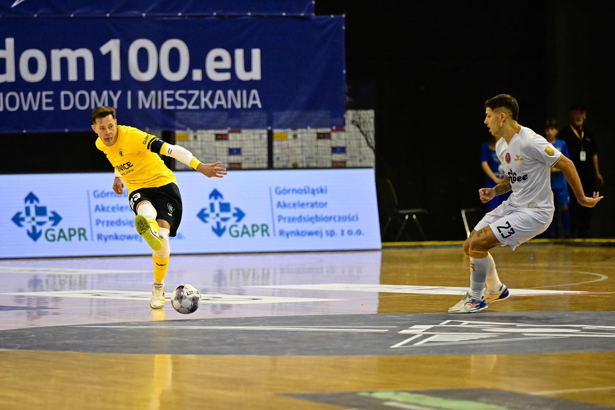 mężczyźni, piłka