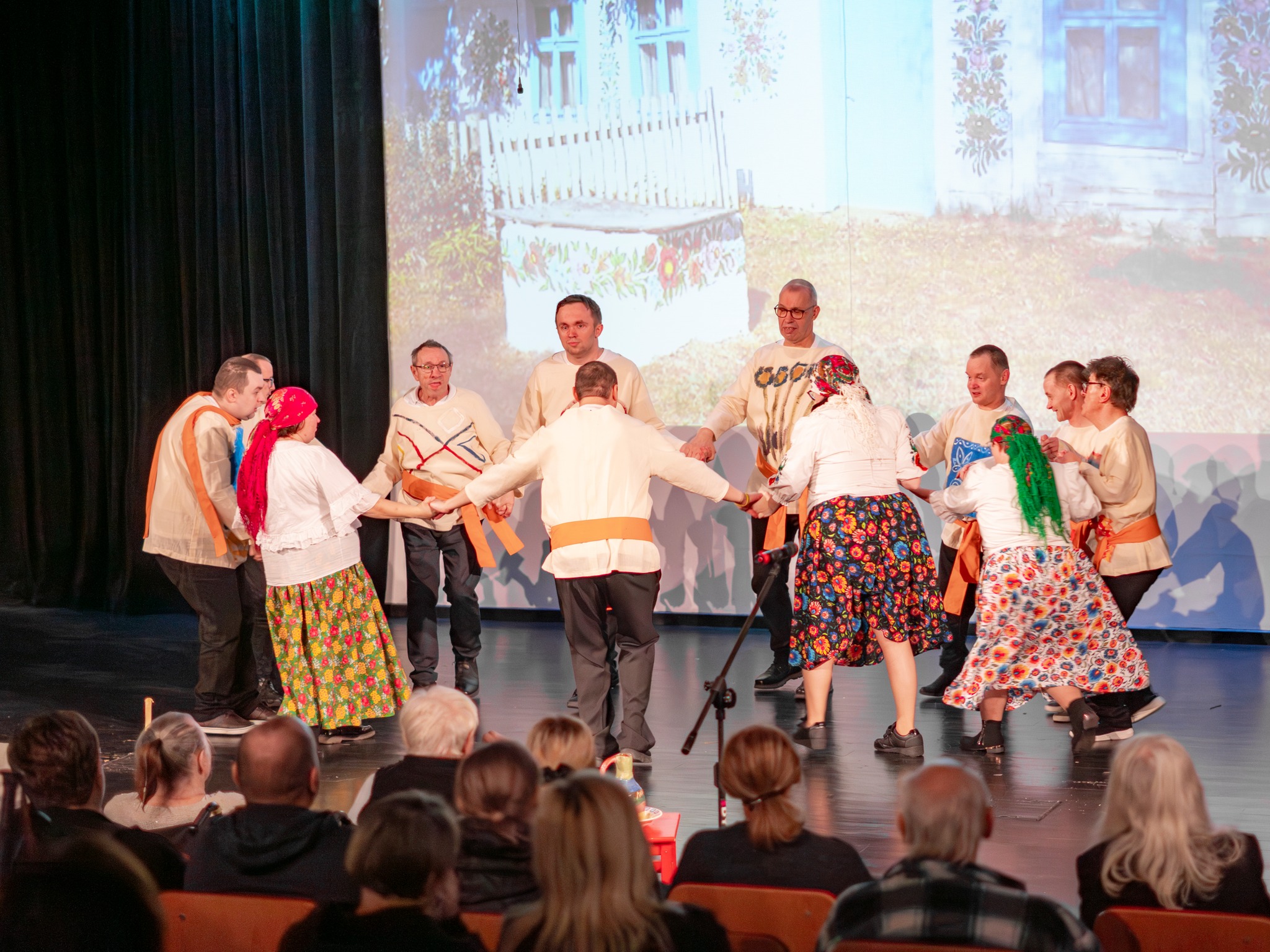 osoby z niepełnosprawnościami na scenie