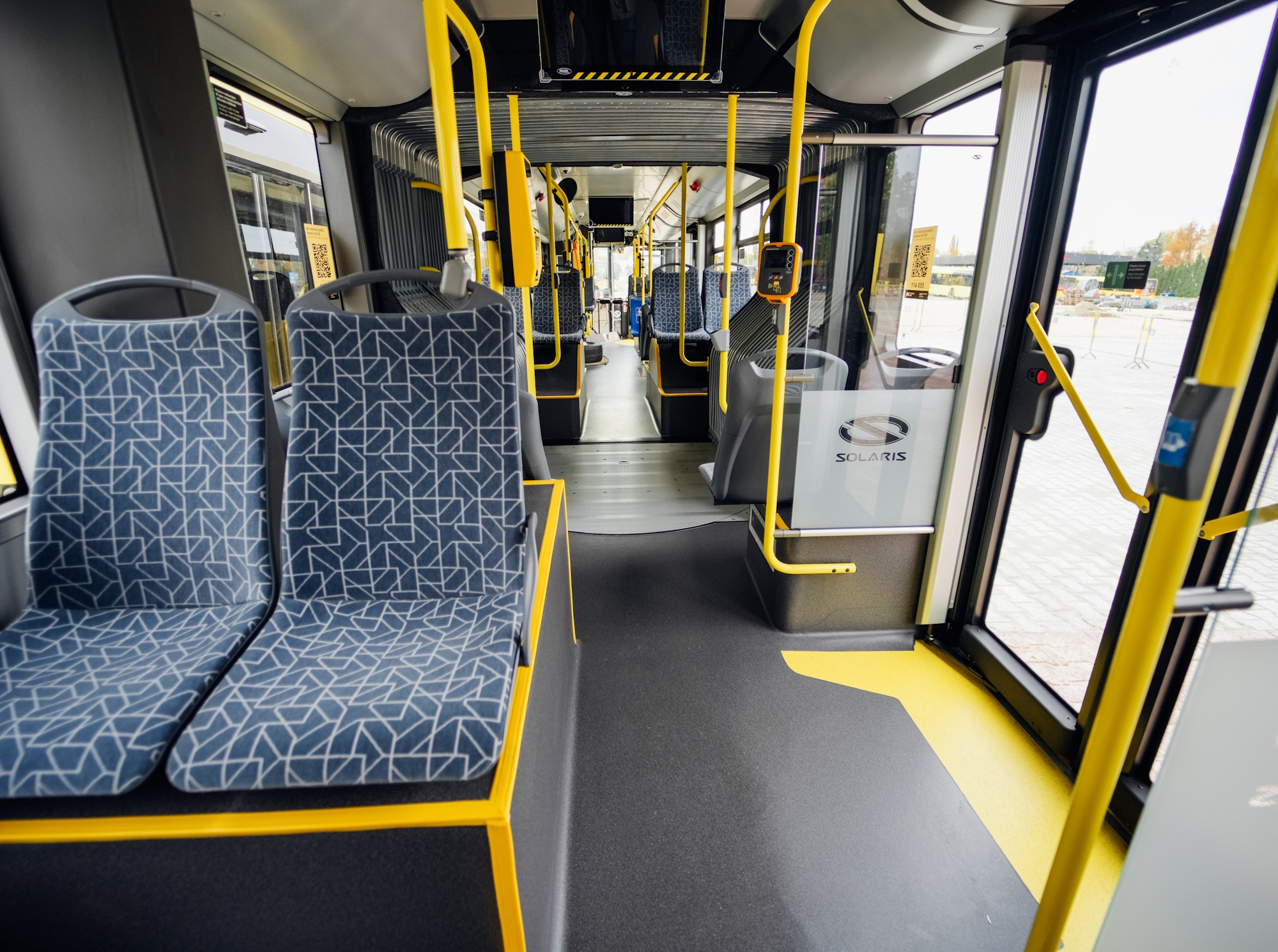 wnętrze autobusu