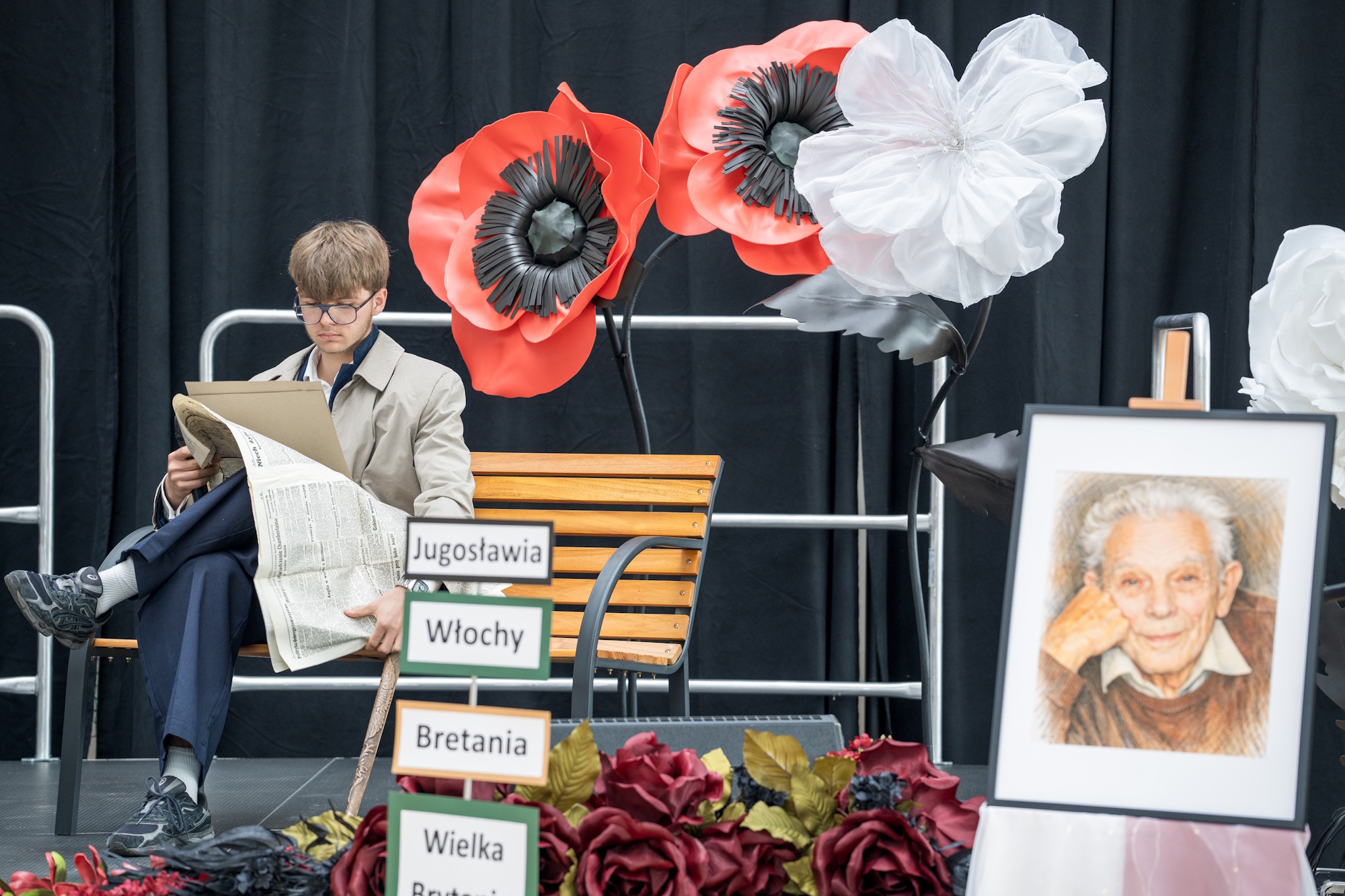 dziecko w przebraniu podczas występu