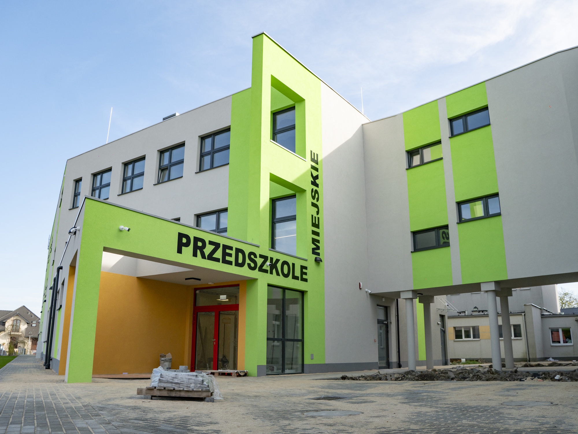 Dobiega końca rozbudowa Szkoły Podstawowej z Oddziałami Integracyjnymi nr 3 im. Arki Bożka w Ostropie