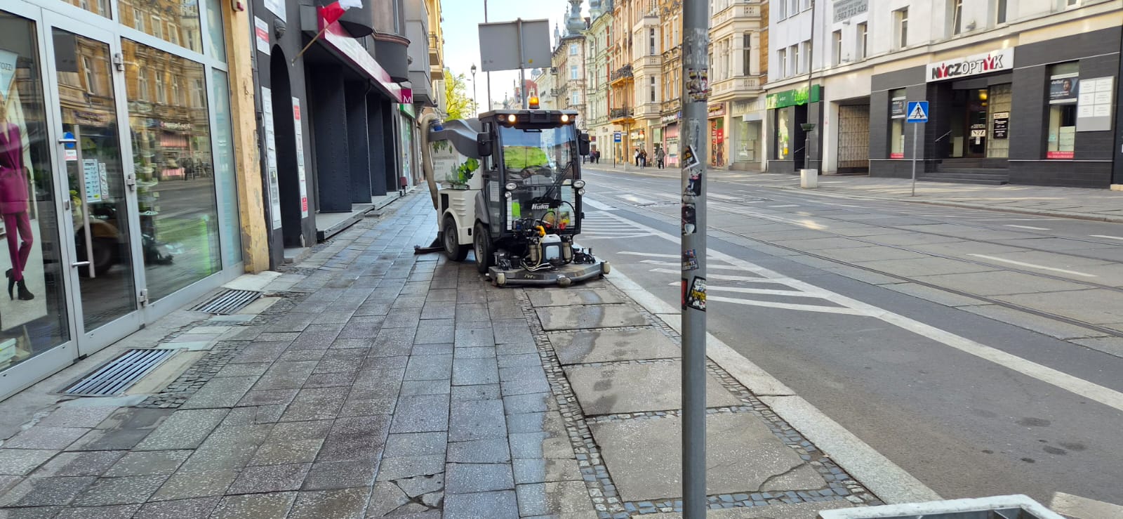 Zarząd Dróg Miejskich w Gliwicach rozpoczął wczoraj prace związane z utrzymaniem nawierzchni ulicy Zwycięstwa