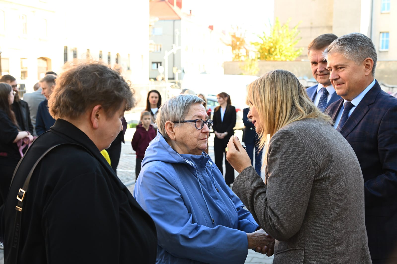 Najemcy 16 mieszkań komunalnych przy ul. Opolskiej 20 odebrali dziś klucze do swoich „m”
