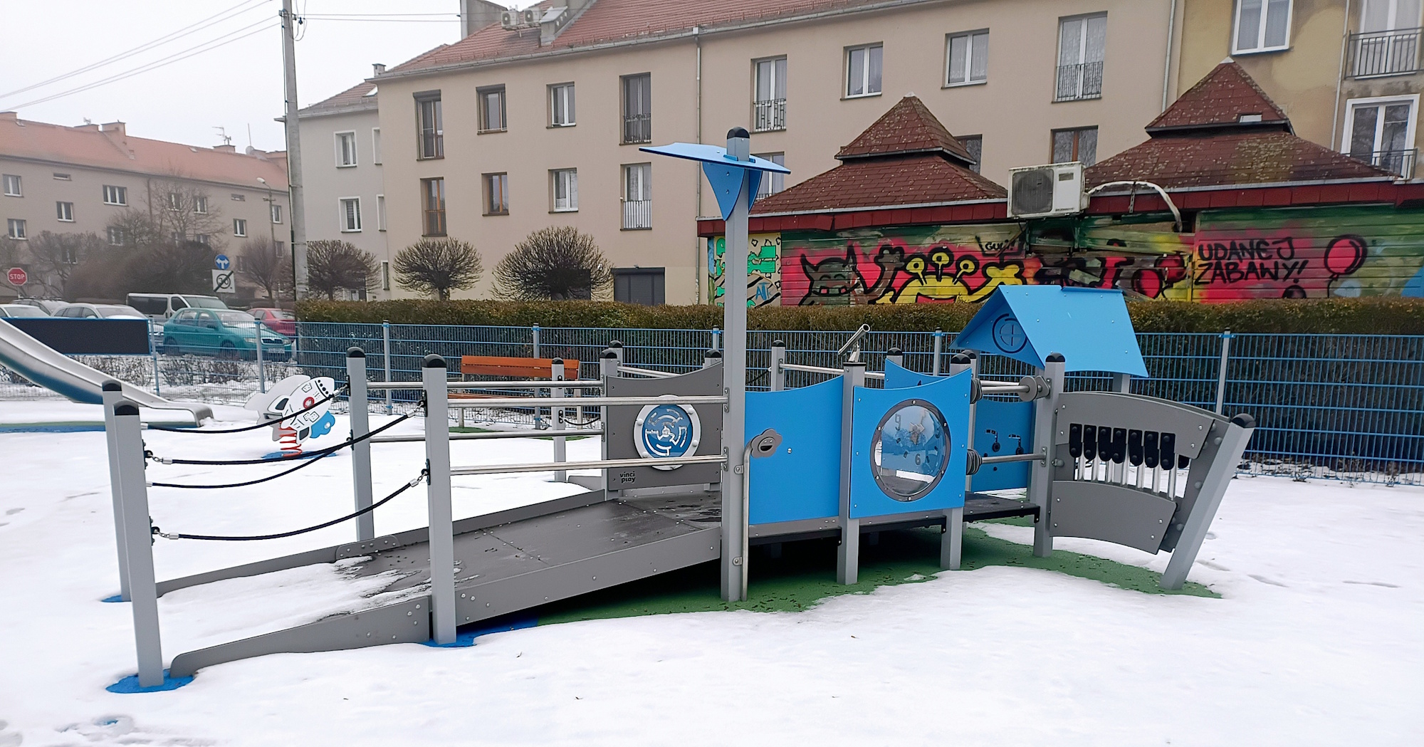 urządzenie do zabawy na placu zabaw