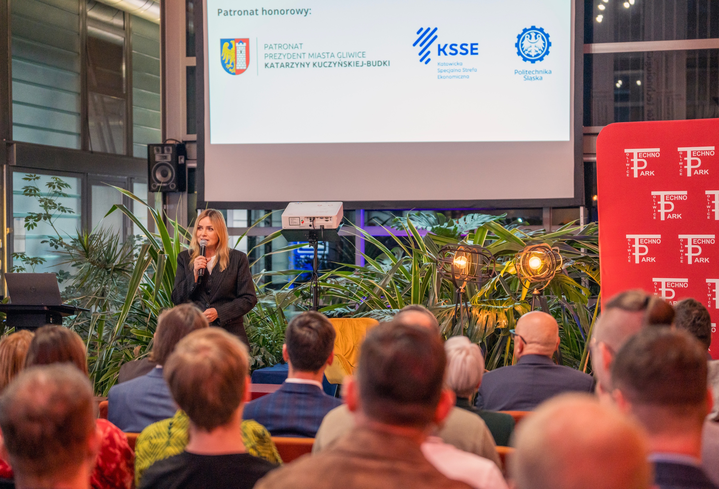 Goście słuchający prelekcji