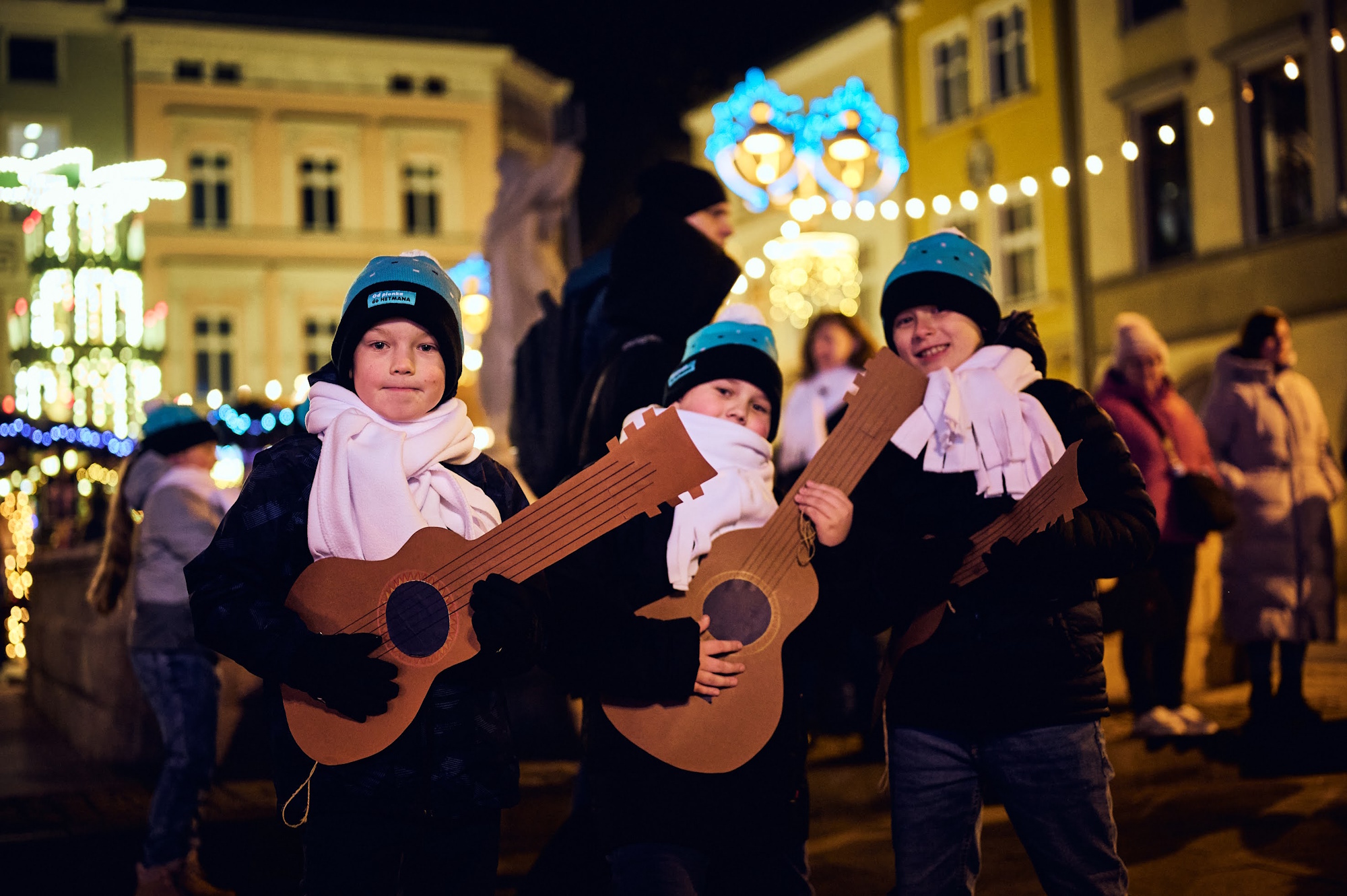 dzieci z gitarami