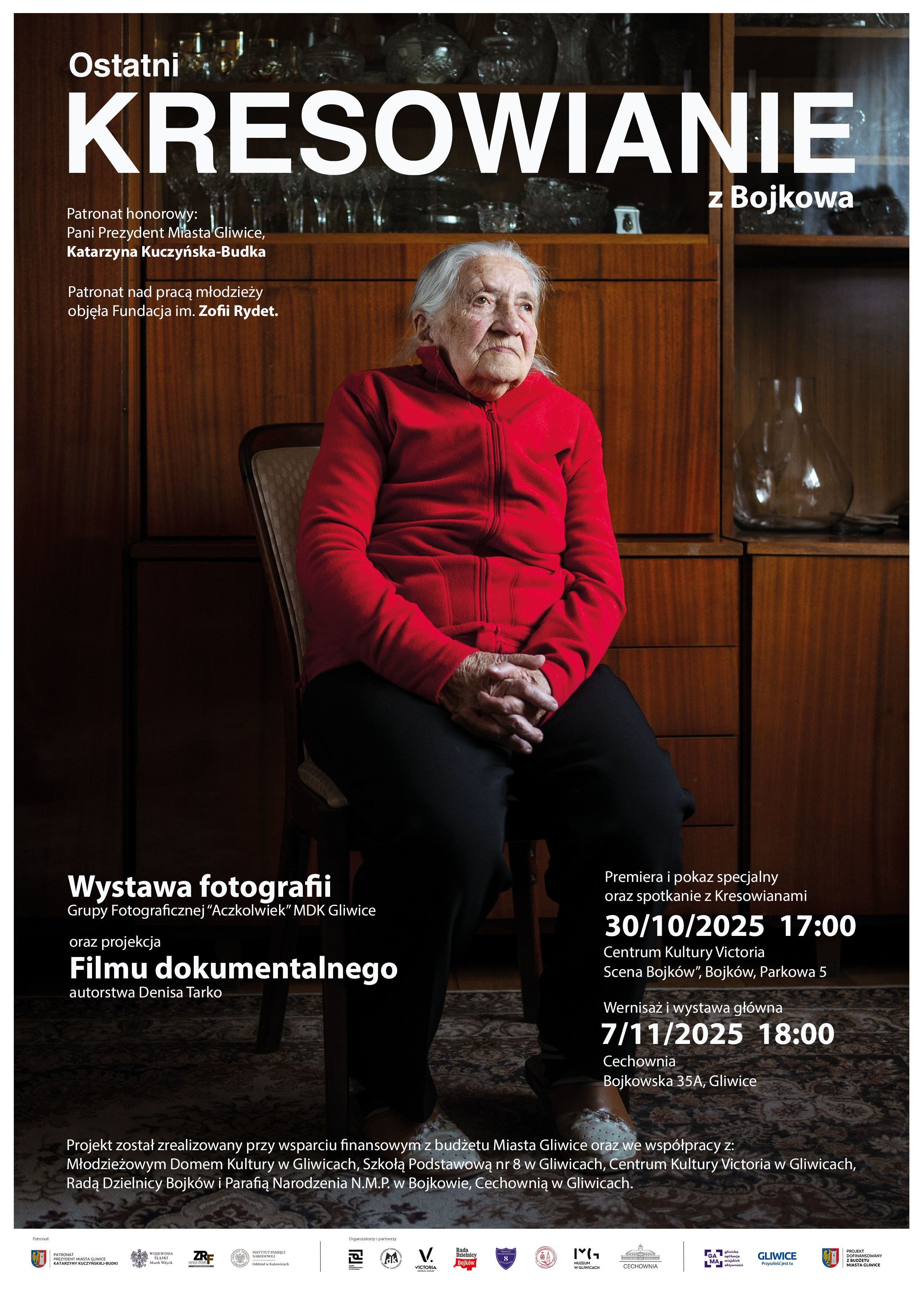 Plakat z napisami i zdjęciem starszej kobiety