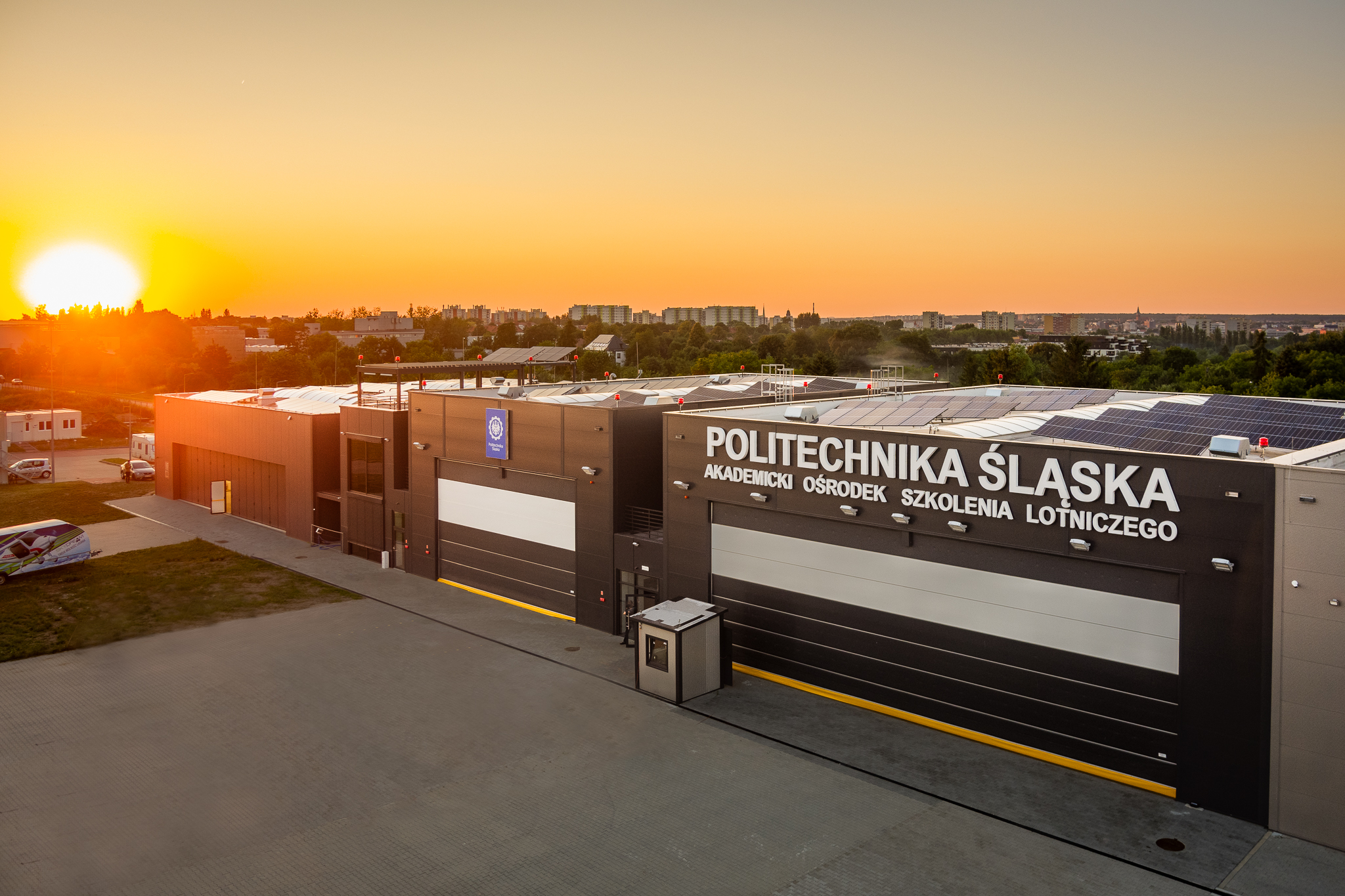 fot. mat. pras. Politechniki Śląskiej nowe hangary Politechniki