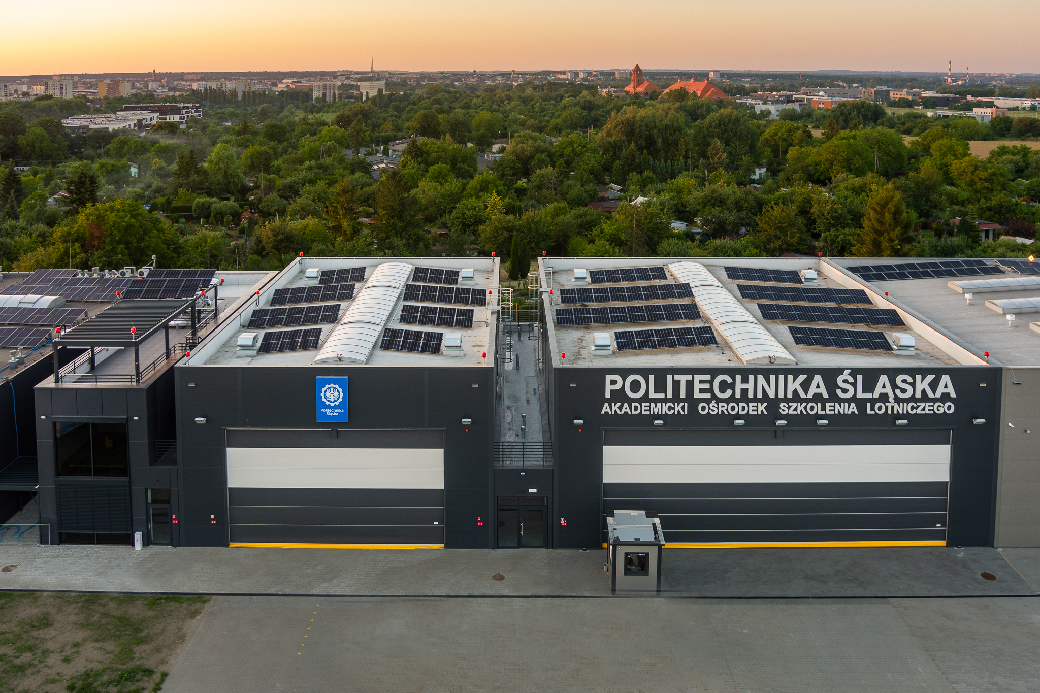 fot. mat. pras. Politechniki Śląskiej nowe hangary Politechniki