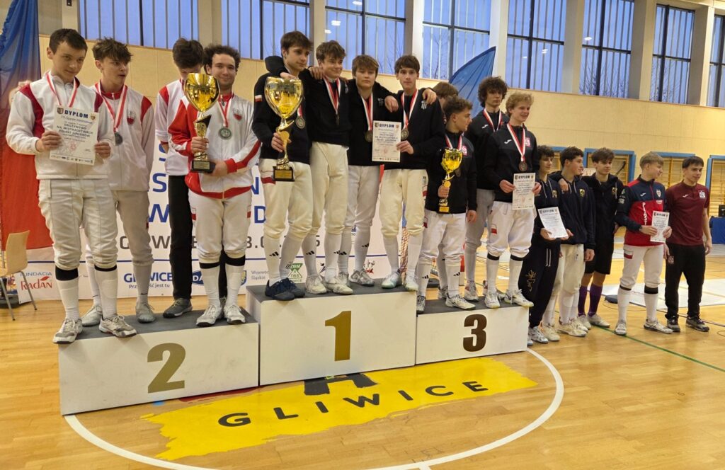 Podium drużyn chłopców