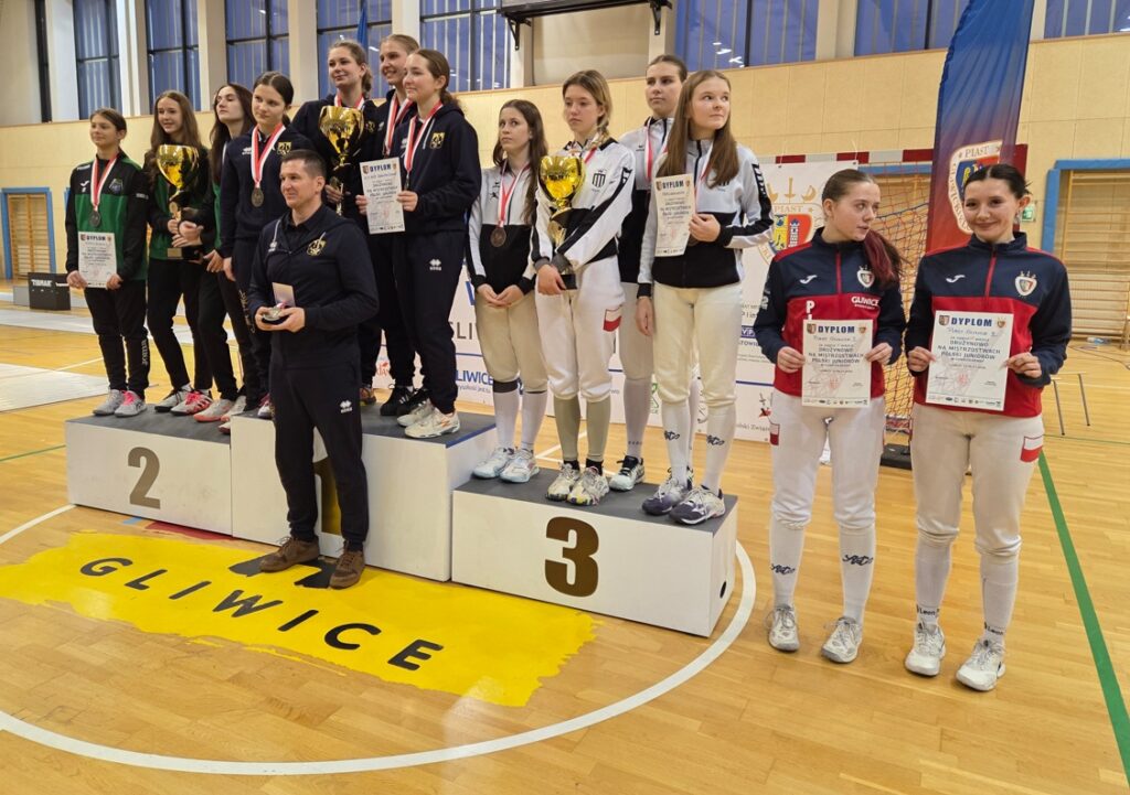 Podium drużyn dziewcząt