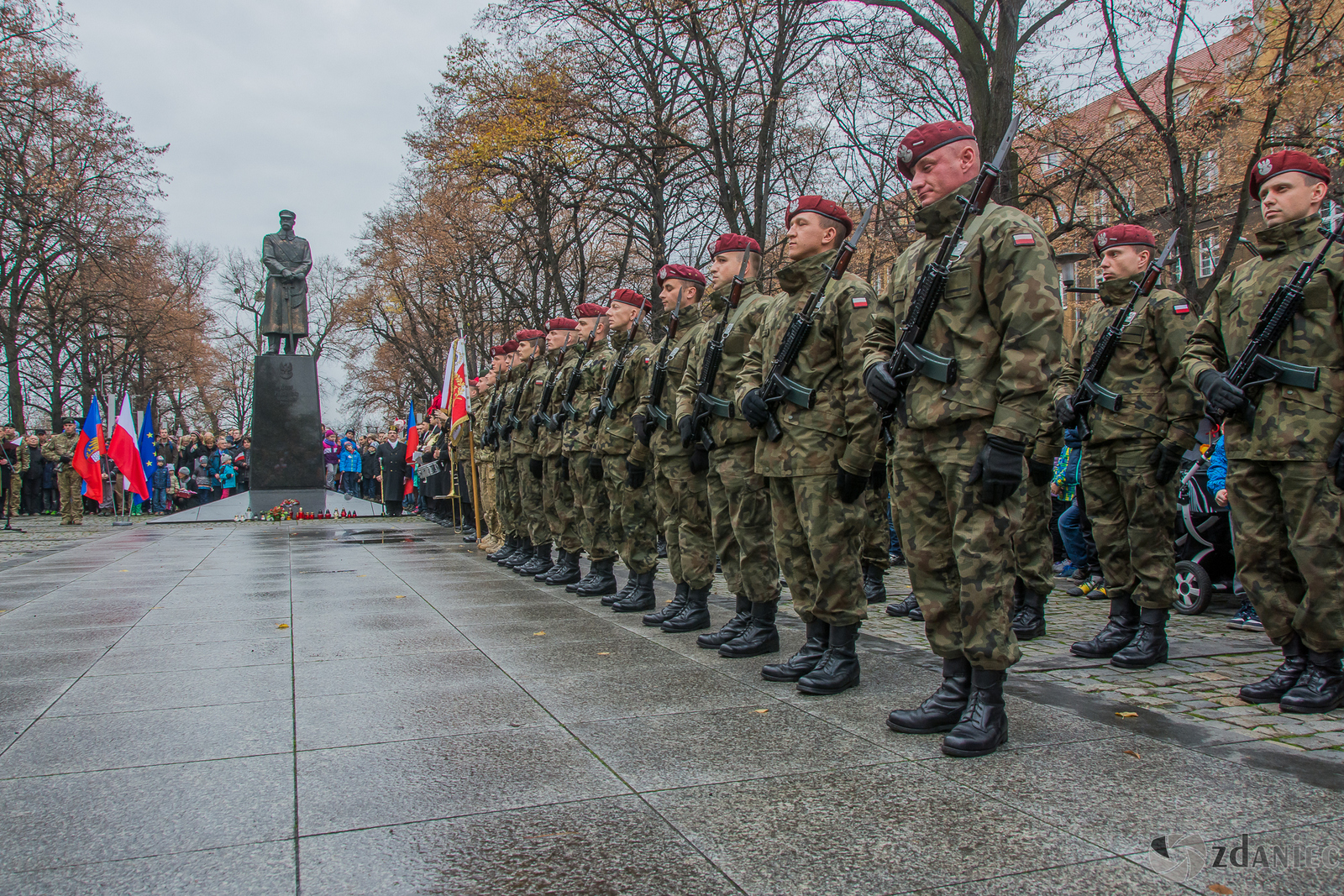 żołnierze na pl. Piłsudskiego
