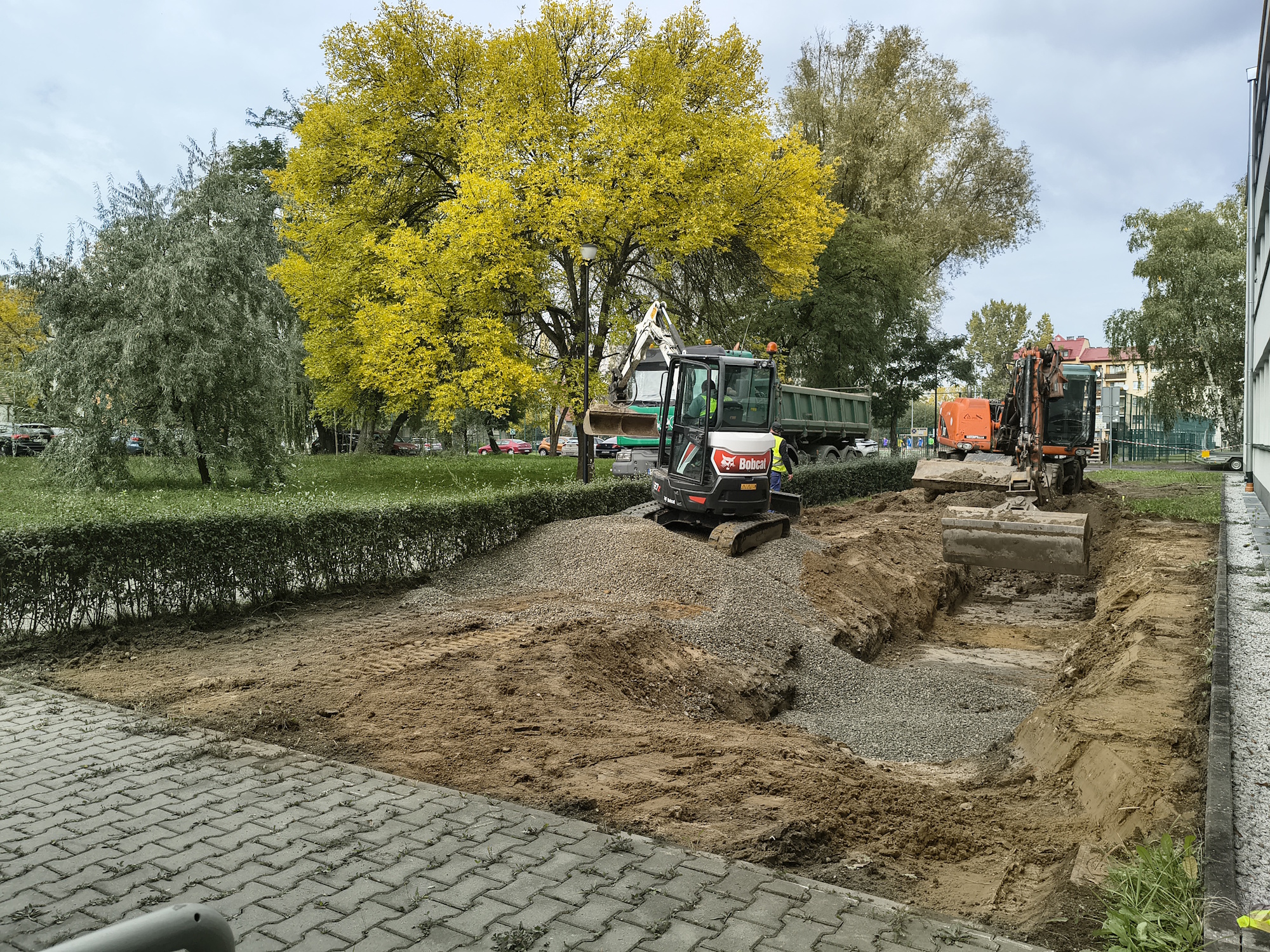 Łapiemy deszcz przy ul. Jasnej. Ruszają prace przy budowie drugiego ogrodu deszczowego 