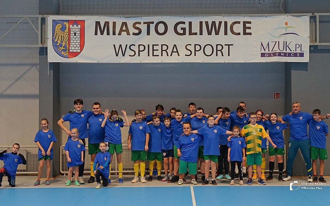 Drużyna Gliwickiej Akademii Piłkarskiej Plus