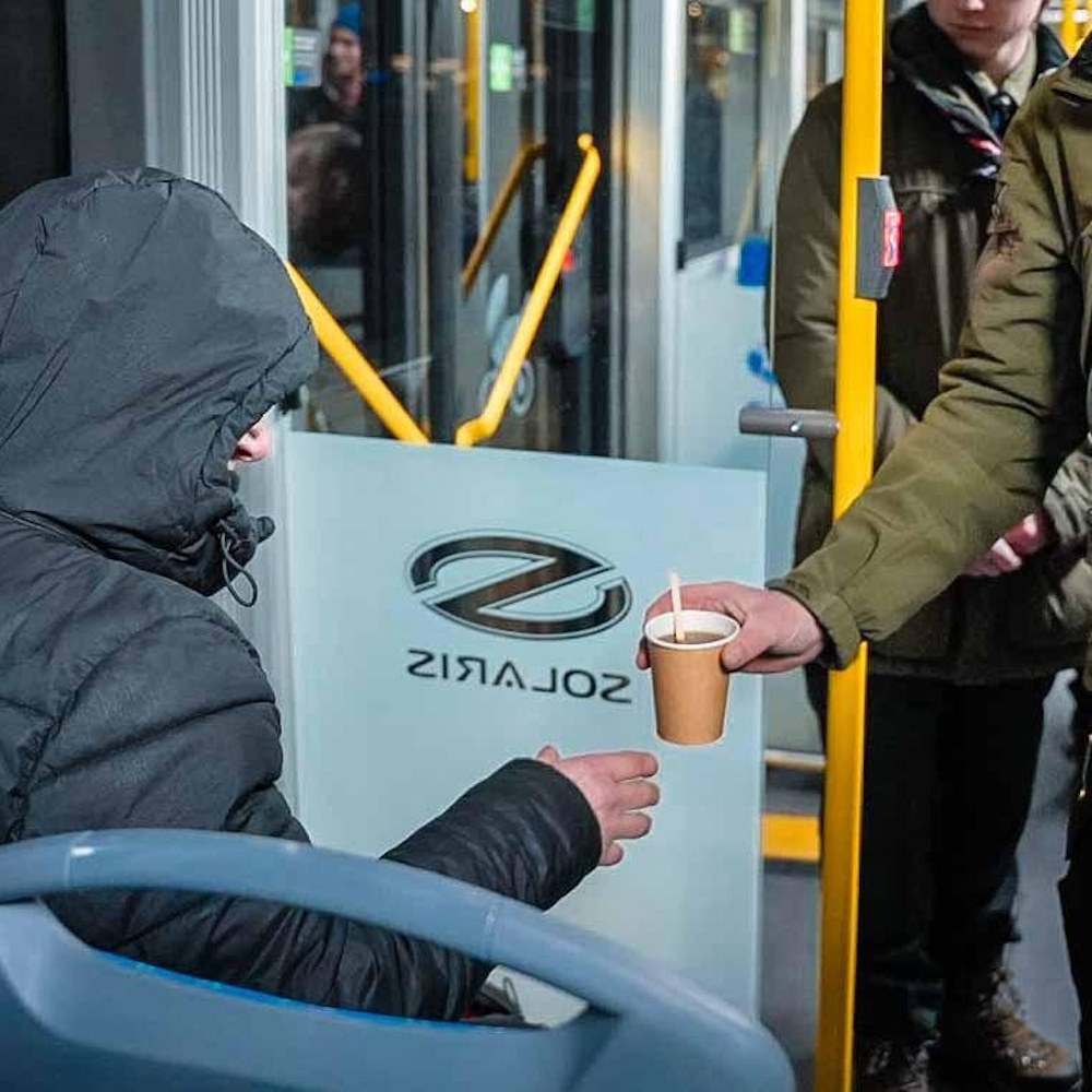 Wsparcie dla osób w kryzysie bezdomności: schroniska, ogrzewalnia, darmowa żywność i ciepłobus. Ale nie tylko 
