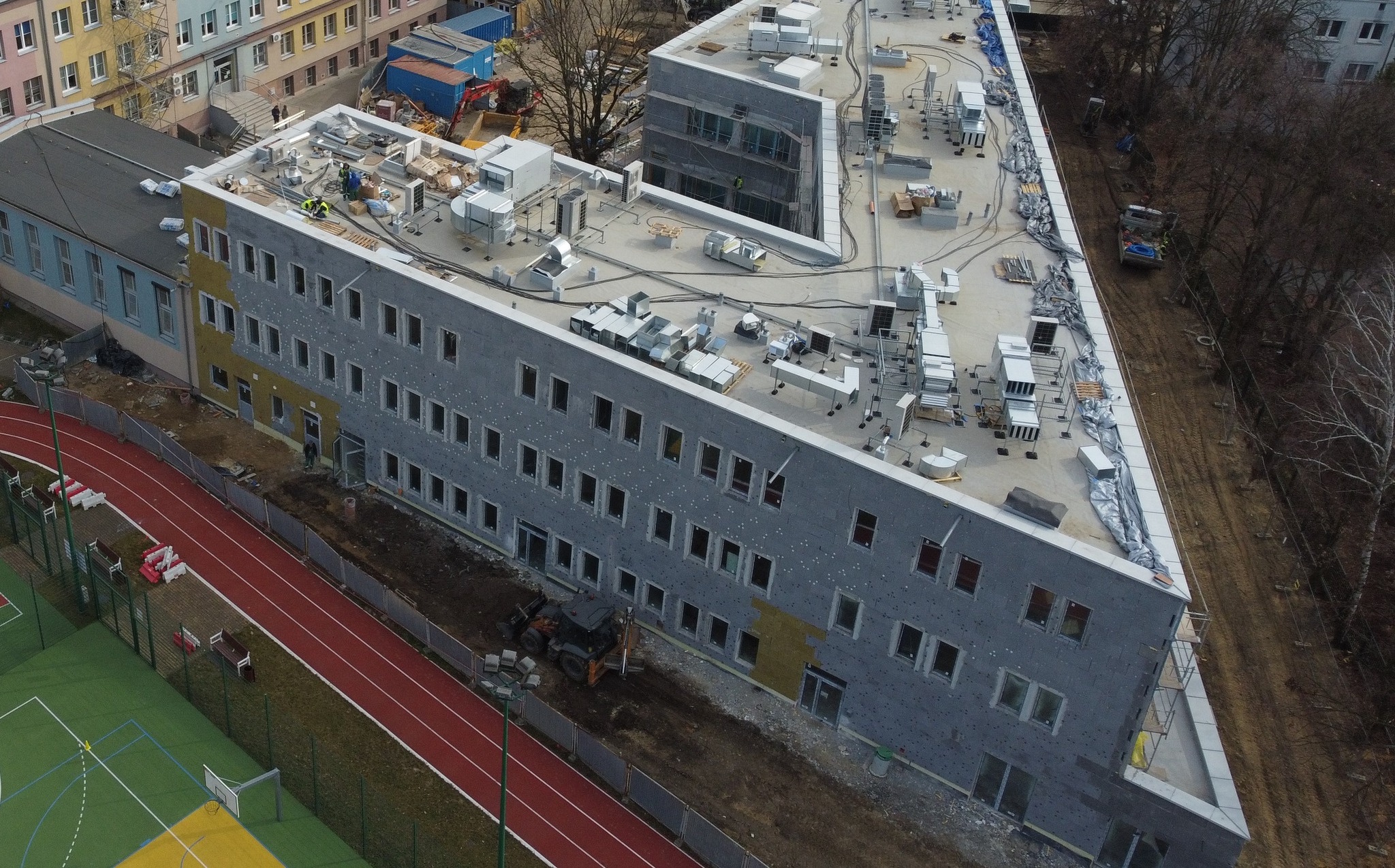 budynek szkoły ujęcie z góry
