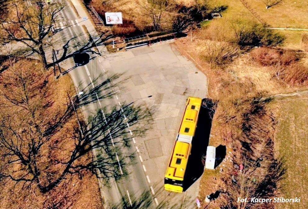 widok z góry na starą pętlę autobusową w Brzezince