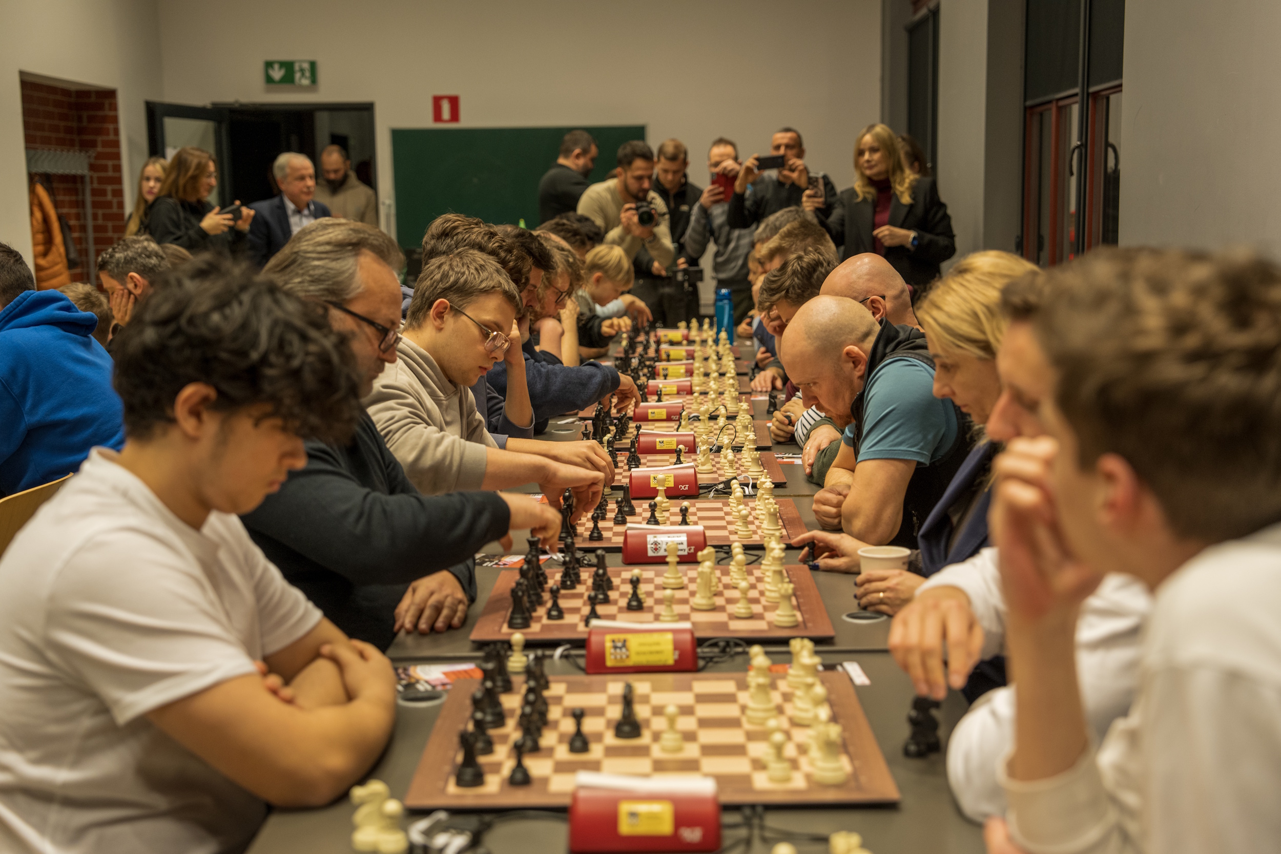 Szachiści grający w szachy