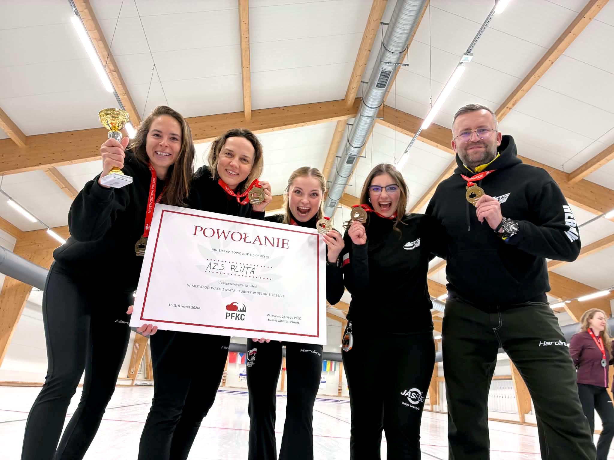 Drużyna AZS Pluta Gliwice z medalami i dyplomem