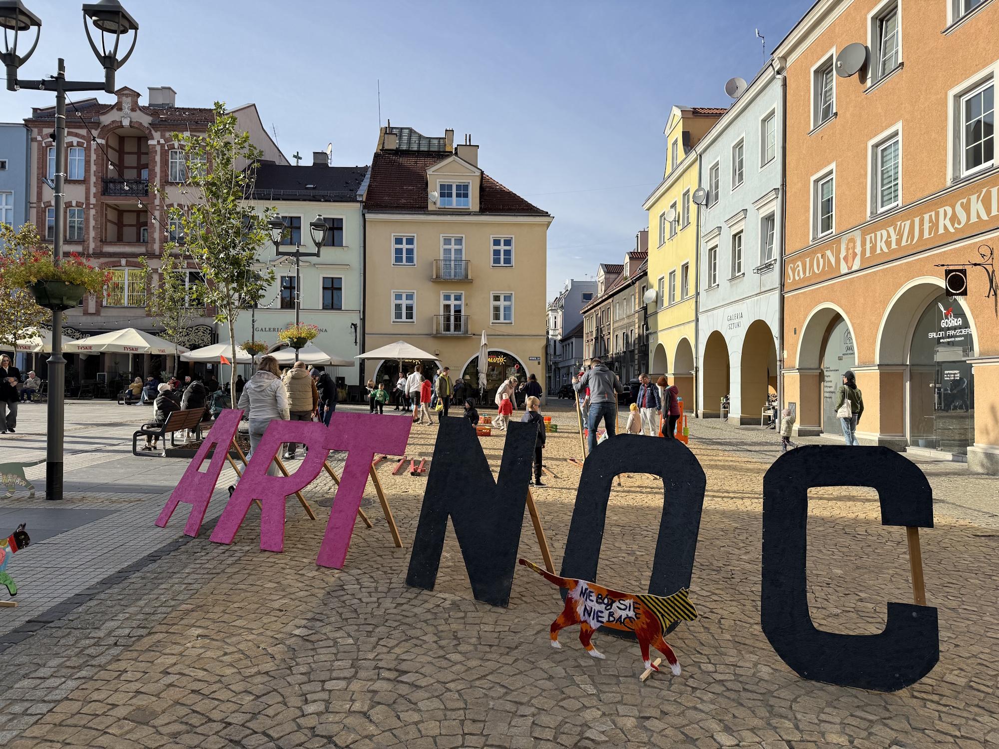 Napis ARTNOC na Rynku