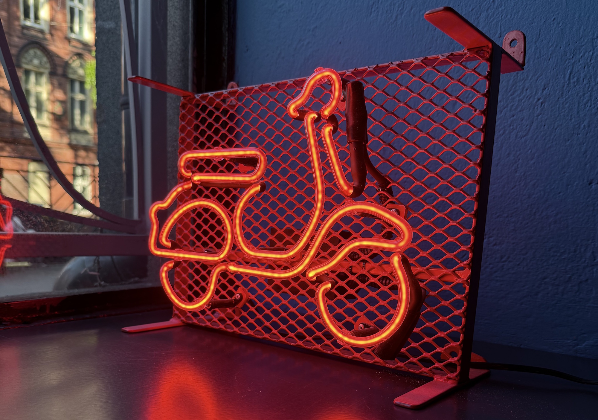 Neony wracają do gry – pierwszy krok Biennale Akademii za nami