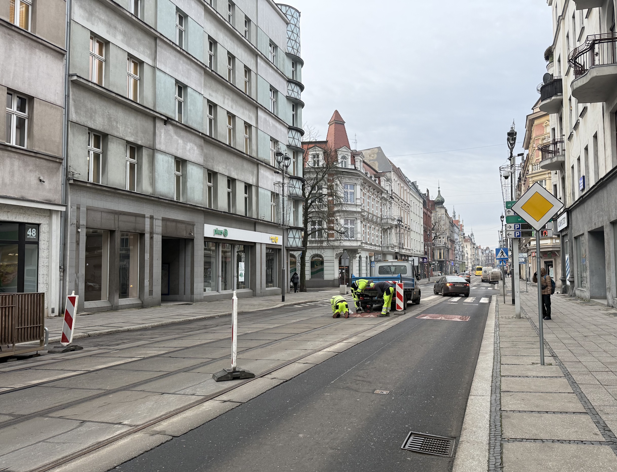 Od nowego roku ulicą Zwycięstwa pojedziemy prosto, a parklety i donice trafią w nowe lokalizacje