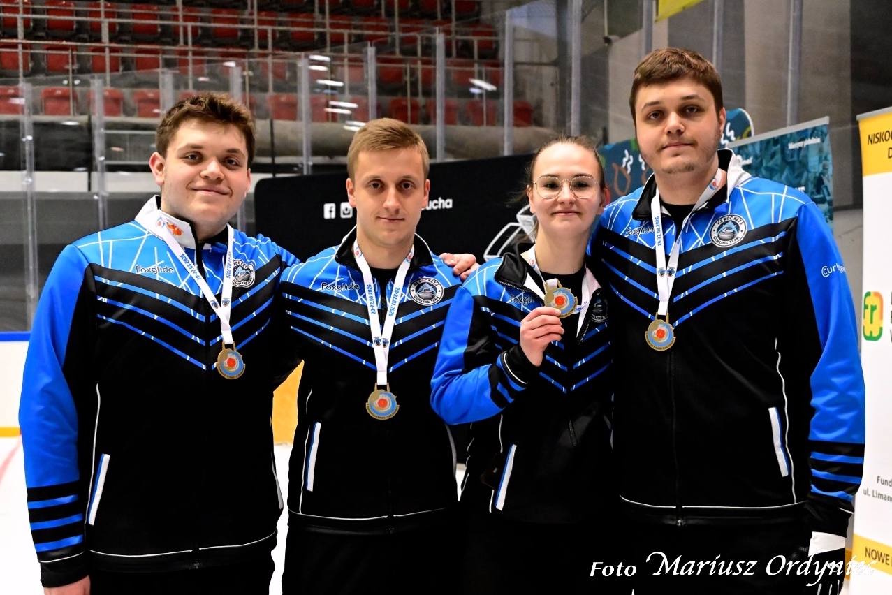 Drużyna AZS Gliwice Ice Rockets z medalami