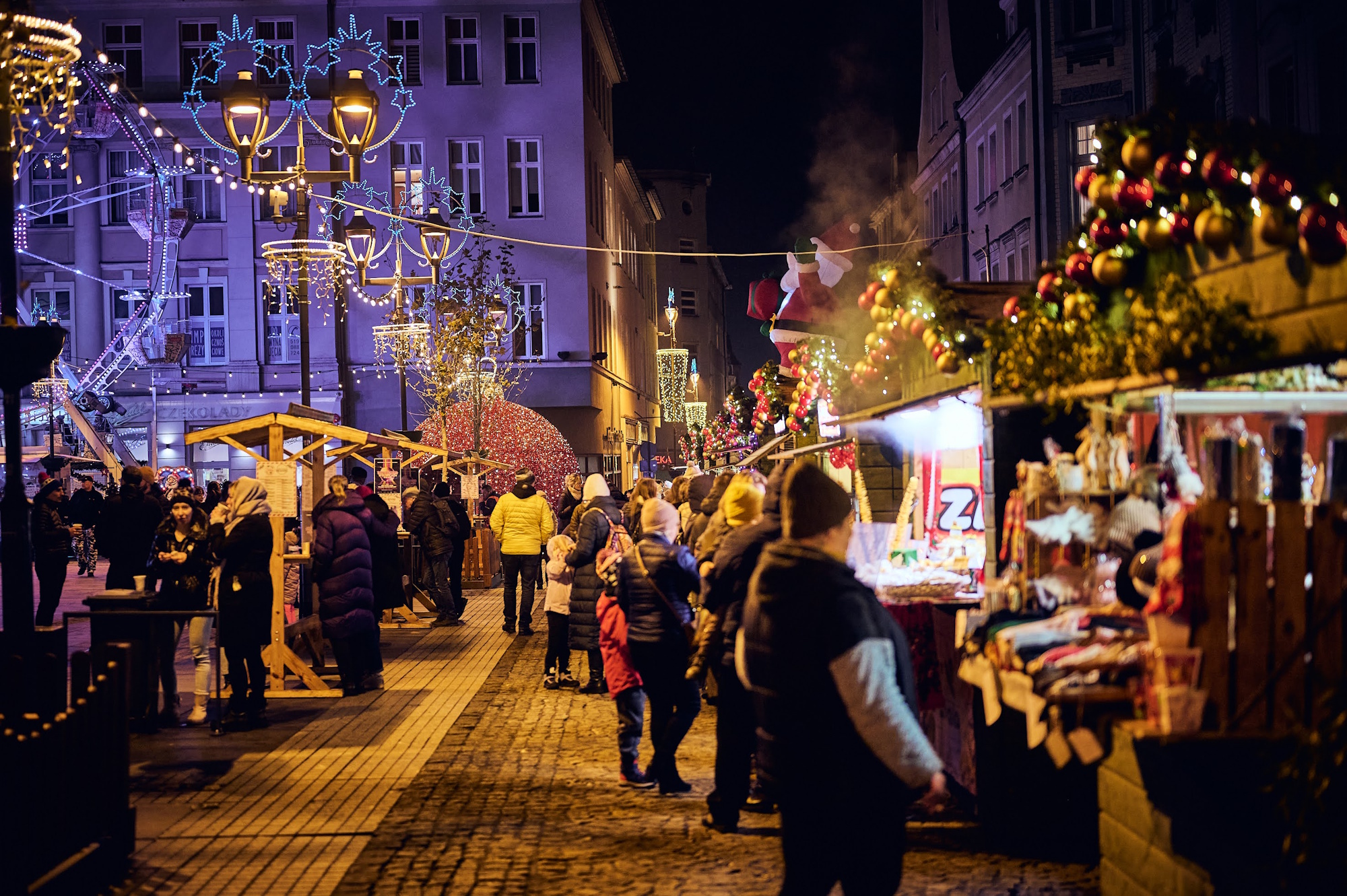 ludzie na jarmarku